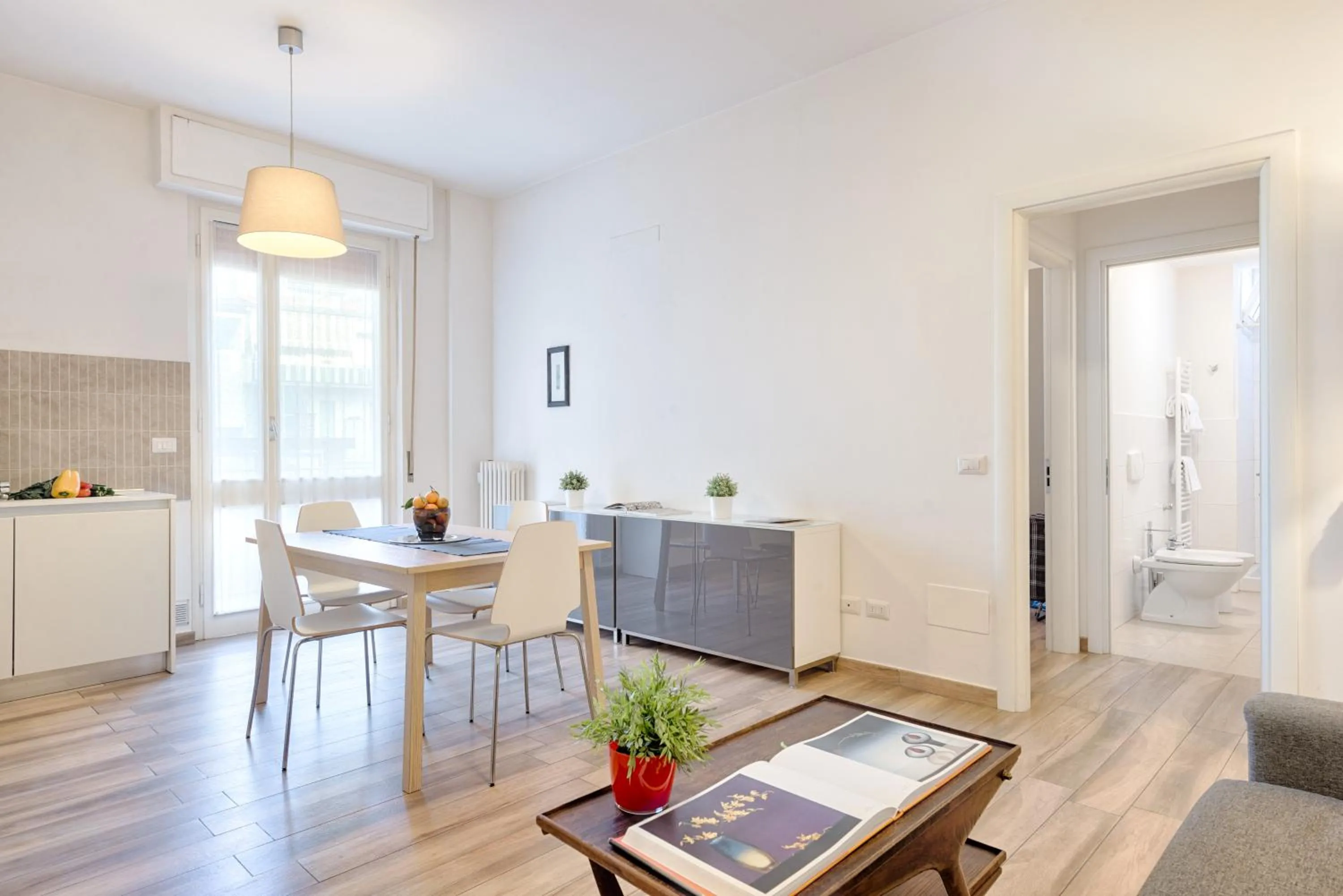 Living room in Polo Universitario apartment by Mmega