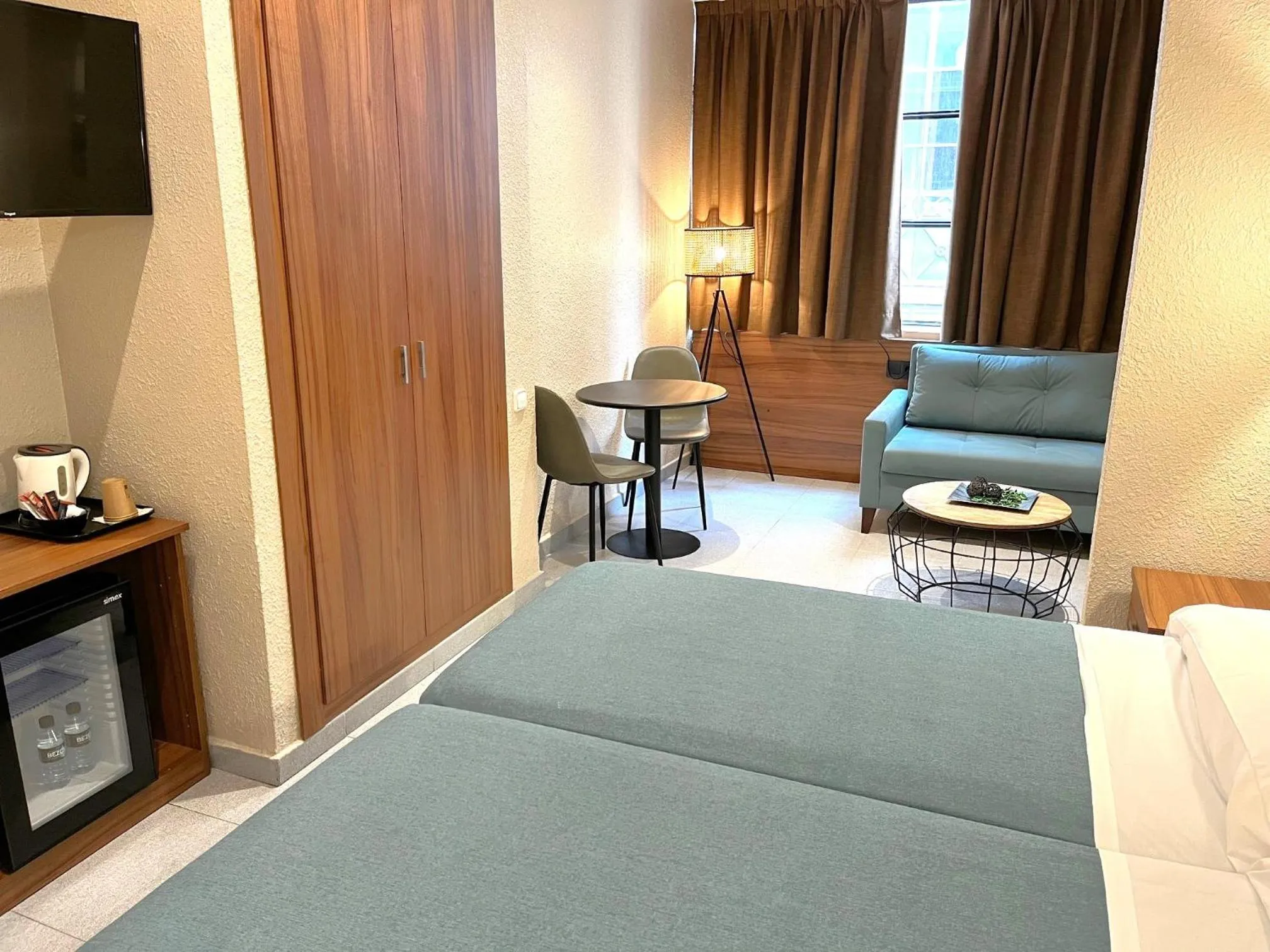 Superior Twin Room in Hostal Iznájar Barcelona