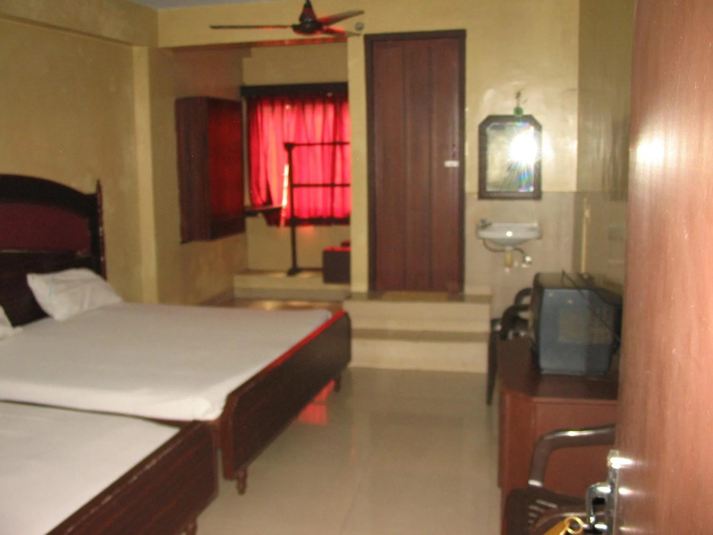 Bed in Hotel Sorrento Guest house Anna Nagar East Metro Shenoy Nagar metro budget monthly daily rooms
