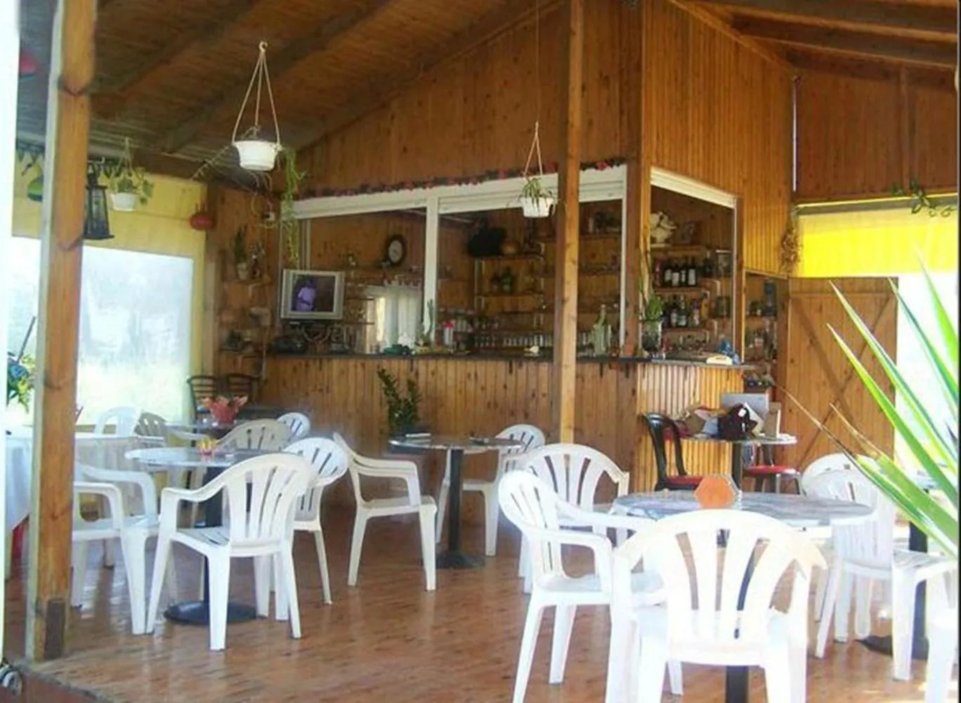 Restaurant/places to eat in Baladinos Apartments