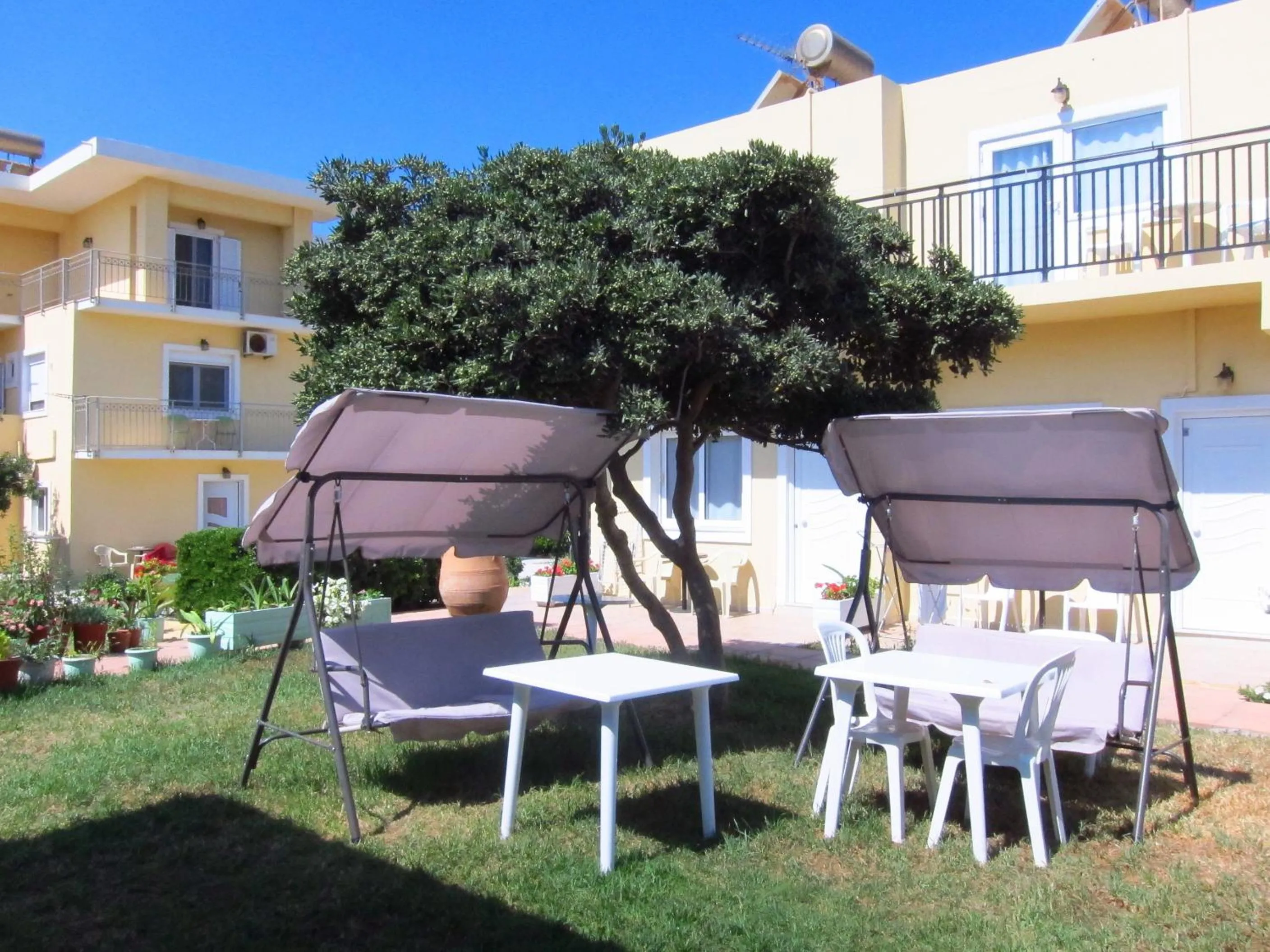 Garden in Baladinos Apartments