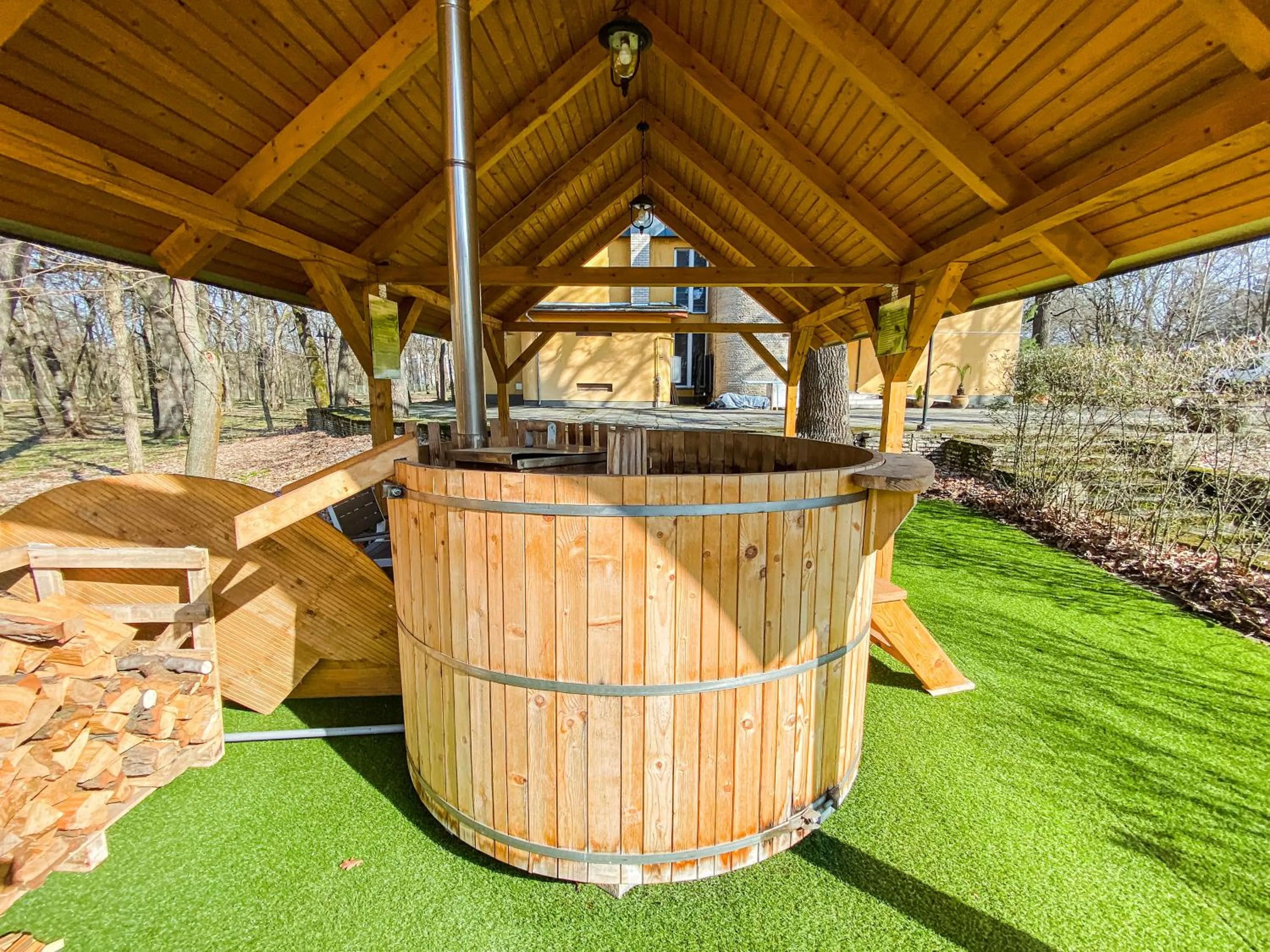Open Air Bath in Park Hotel Sóstó