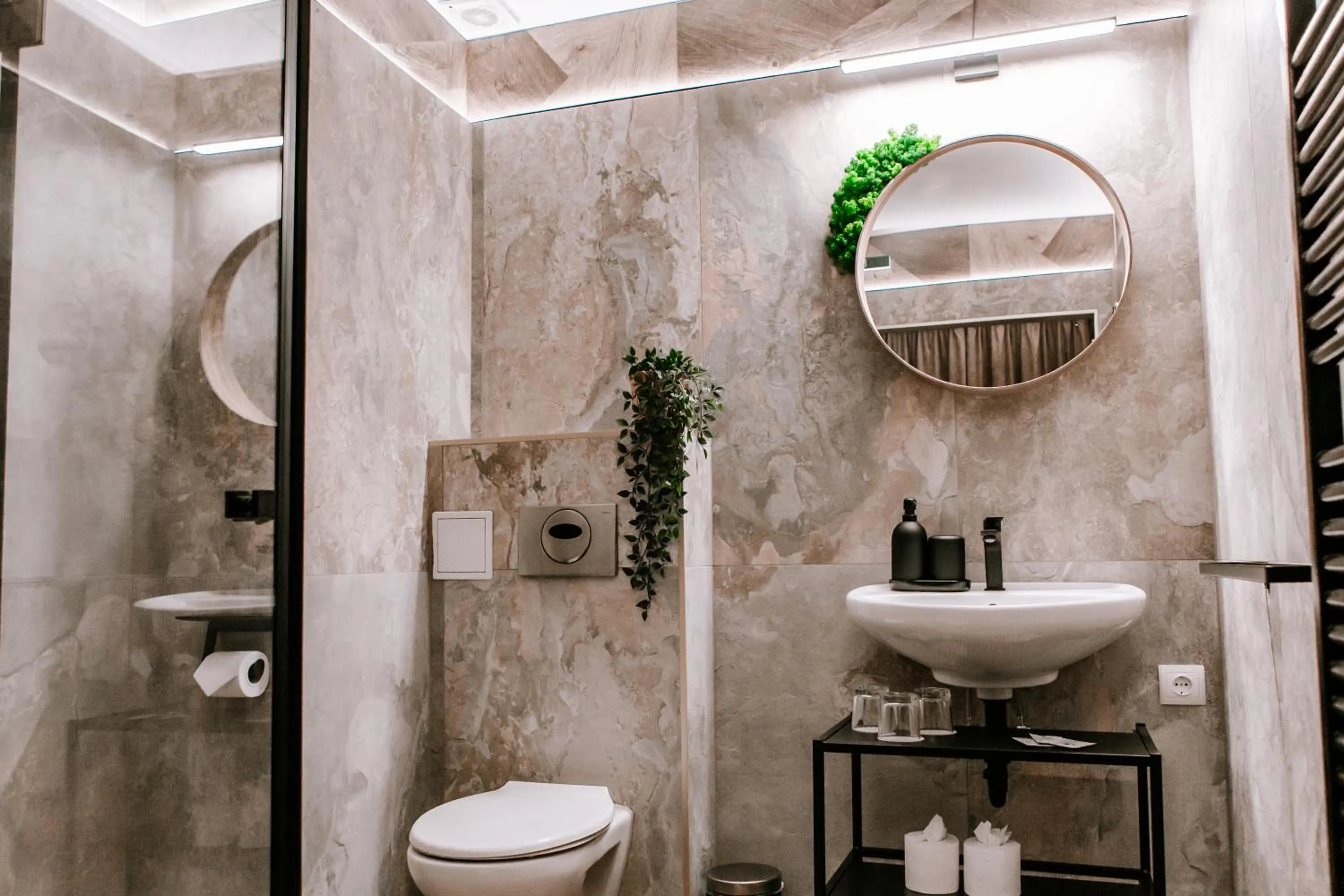 Shower in Park Hotel Sóstó