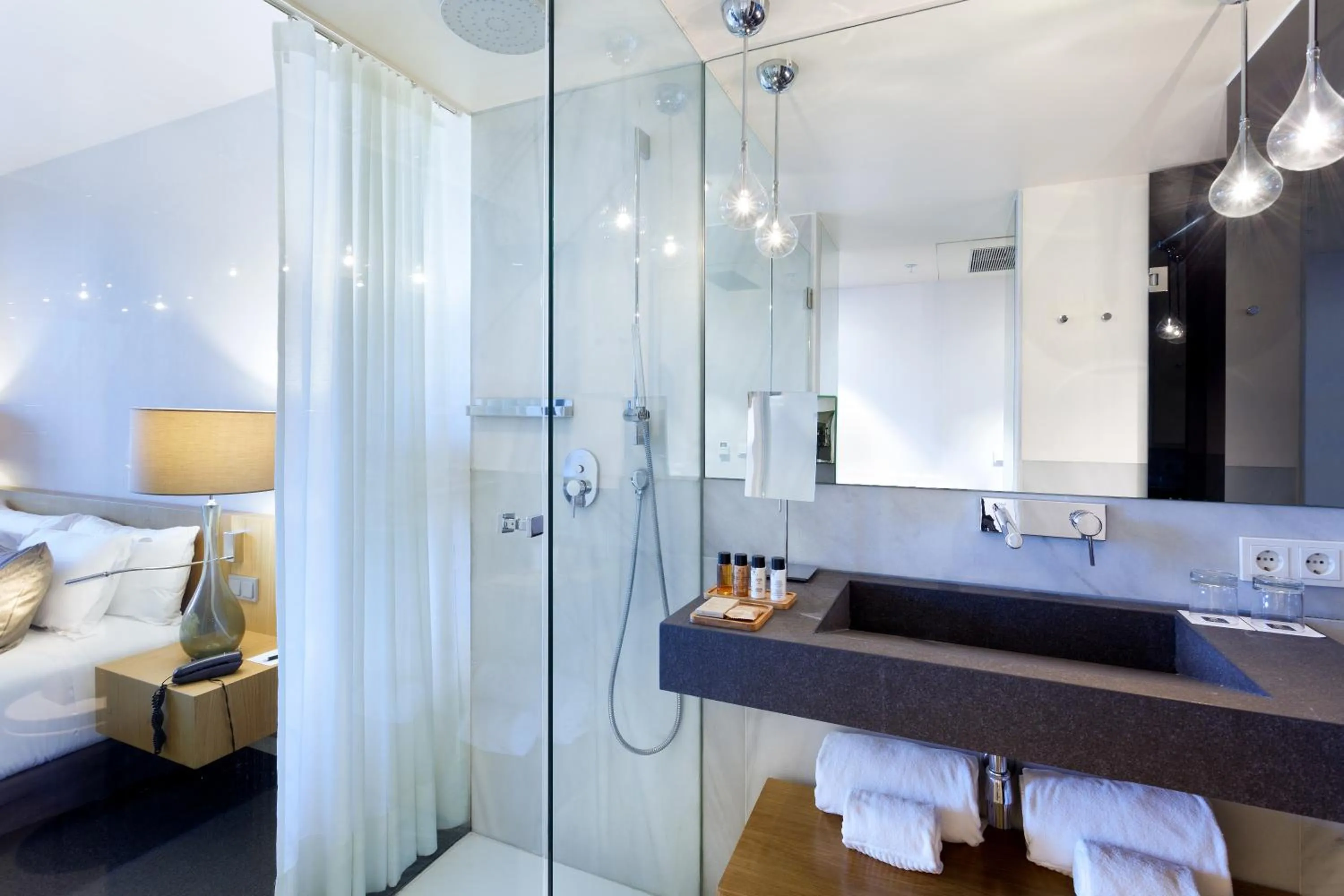 Bathroom, Bed in Hotel Royal Passeig de Gracia