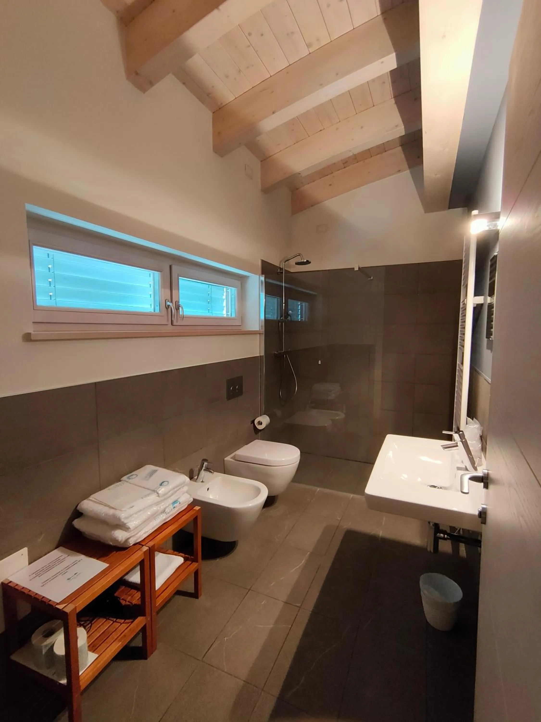 Shower in Nuova Opera Rooms & Apartment