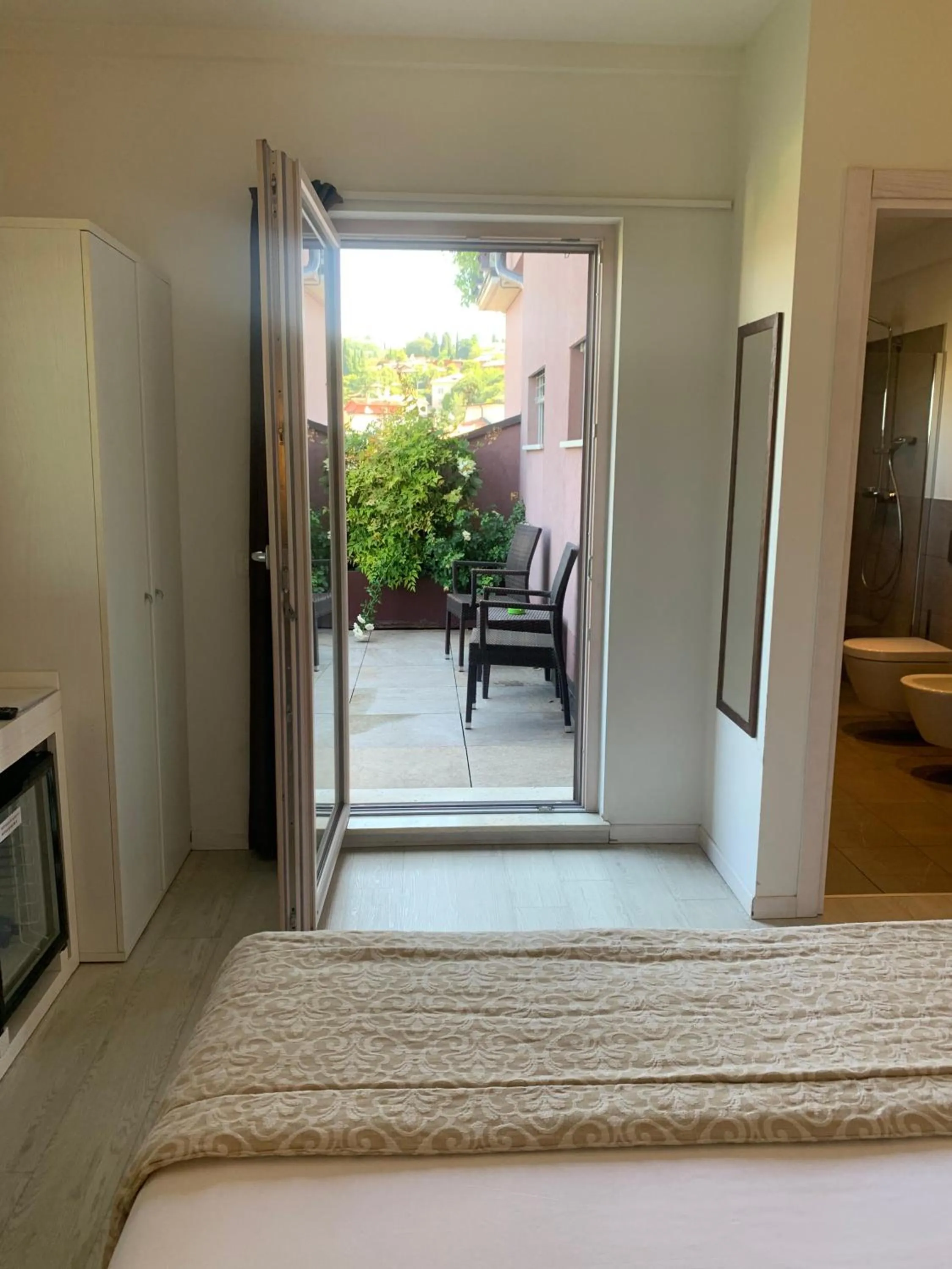 Bathroom, Bed in Nuova Opera Rooms & Apartment