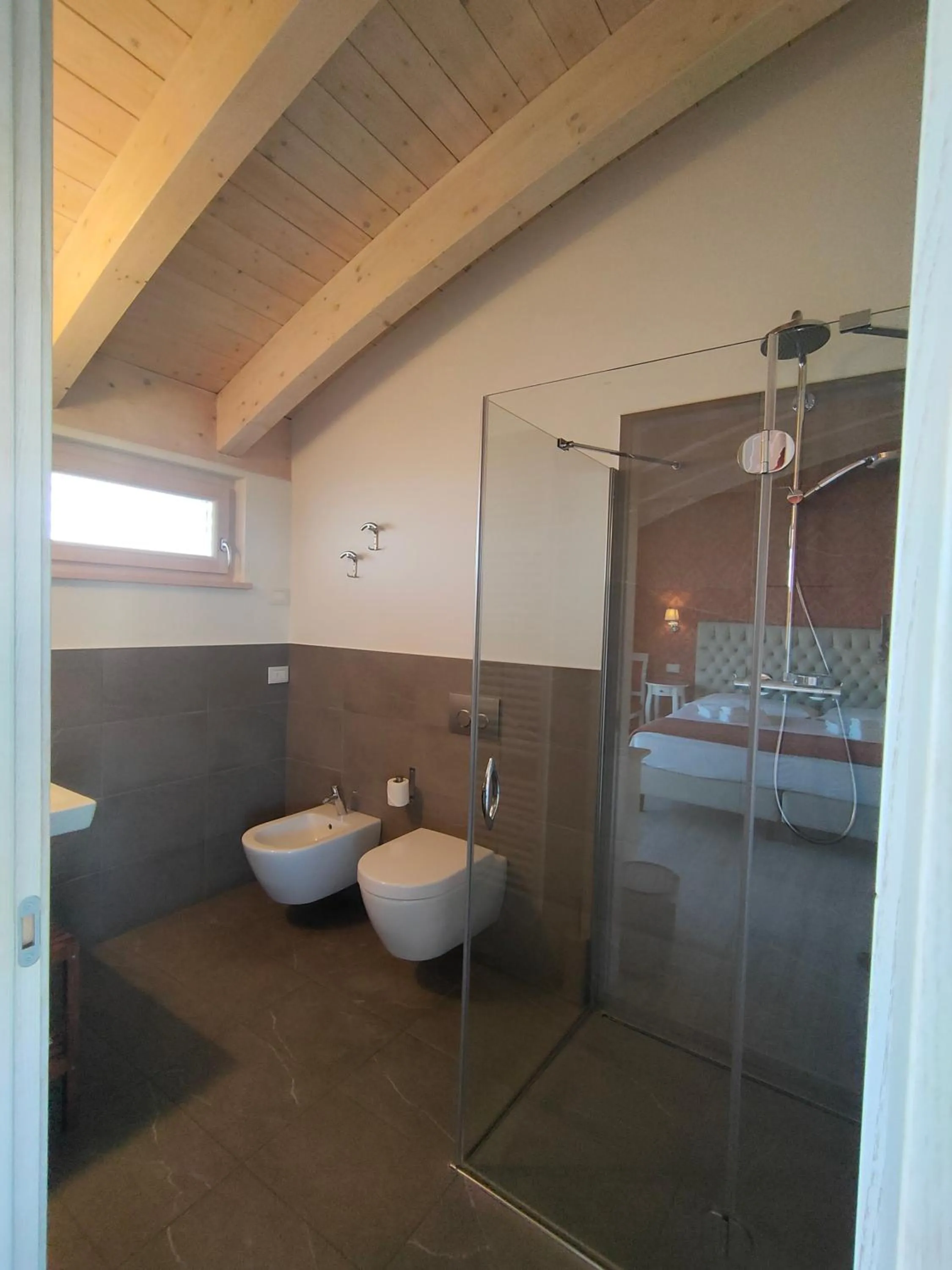 Shower in Nuova Opera Rooms & Apartment