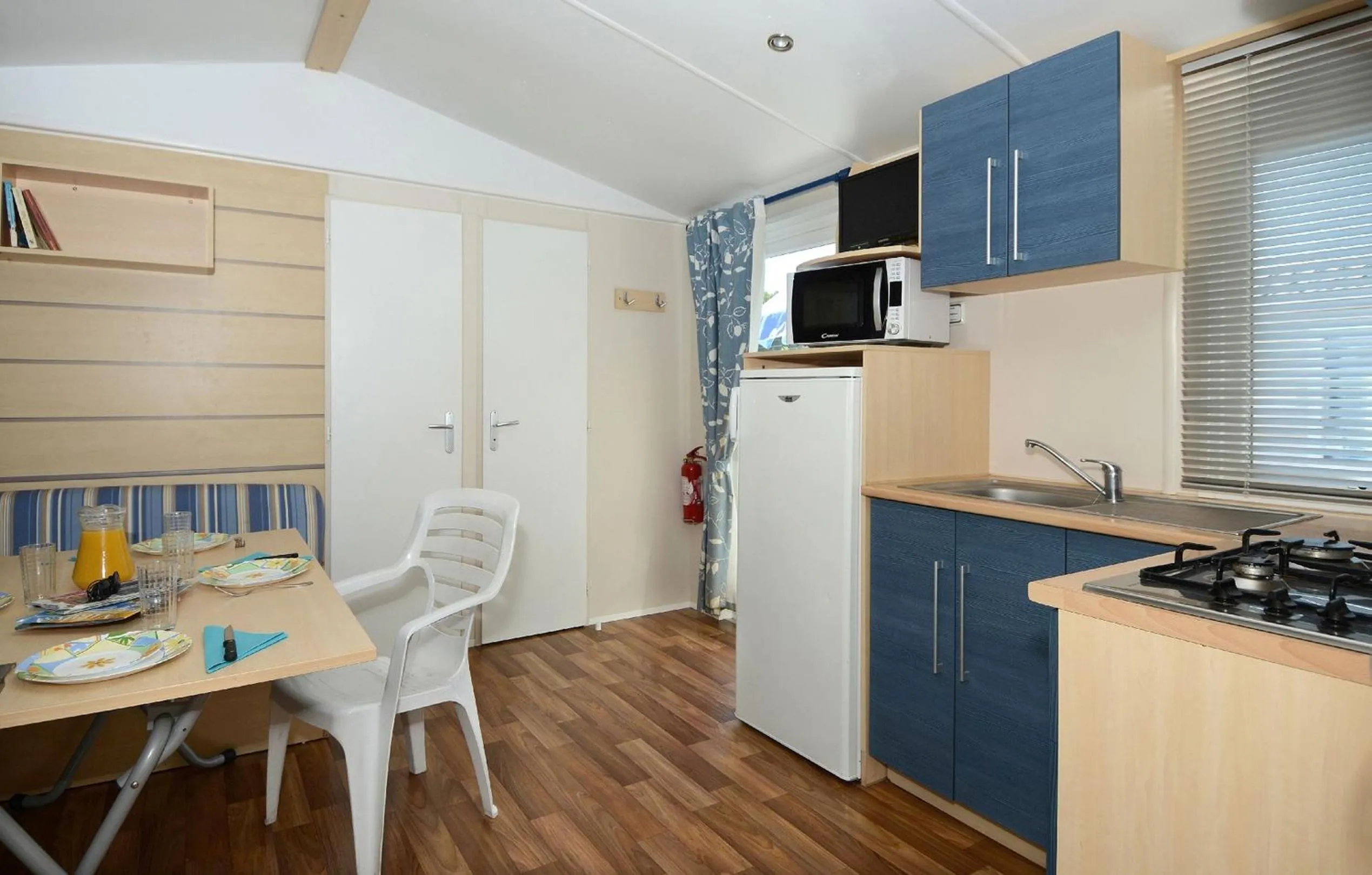 Kitchen or kitchenette in Domaine Résidentiel de Plein Air Odalys La Pinède