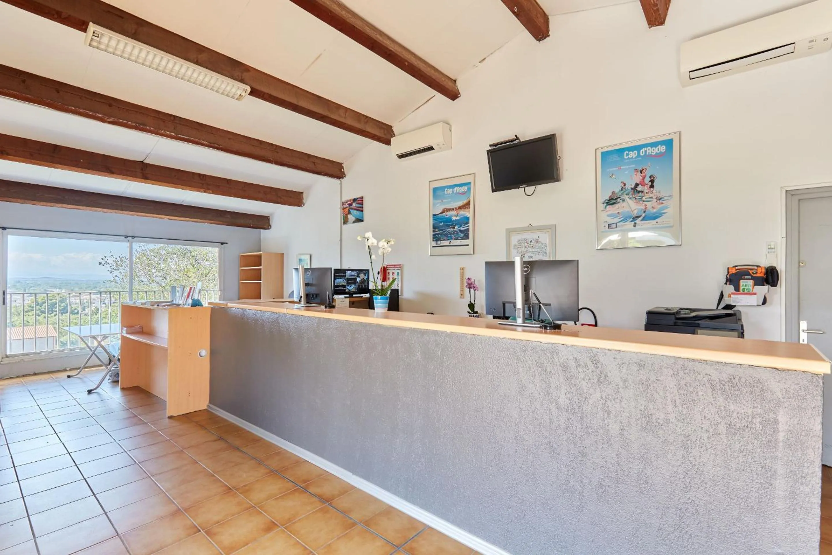 Lobby or reception in Domaine Résidentiel de Plein Air Odalys La Pinède