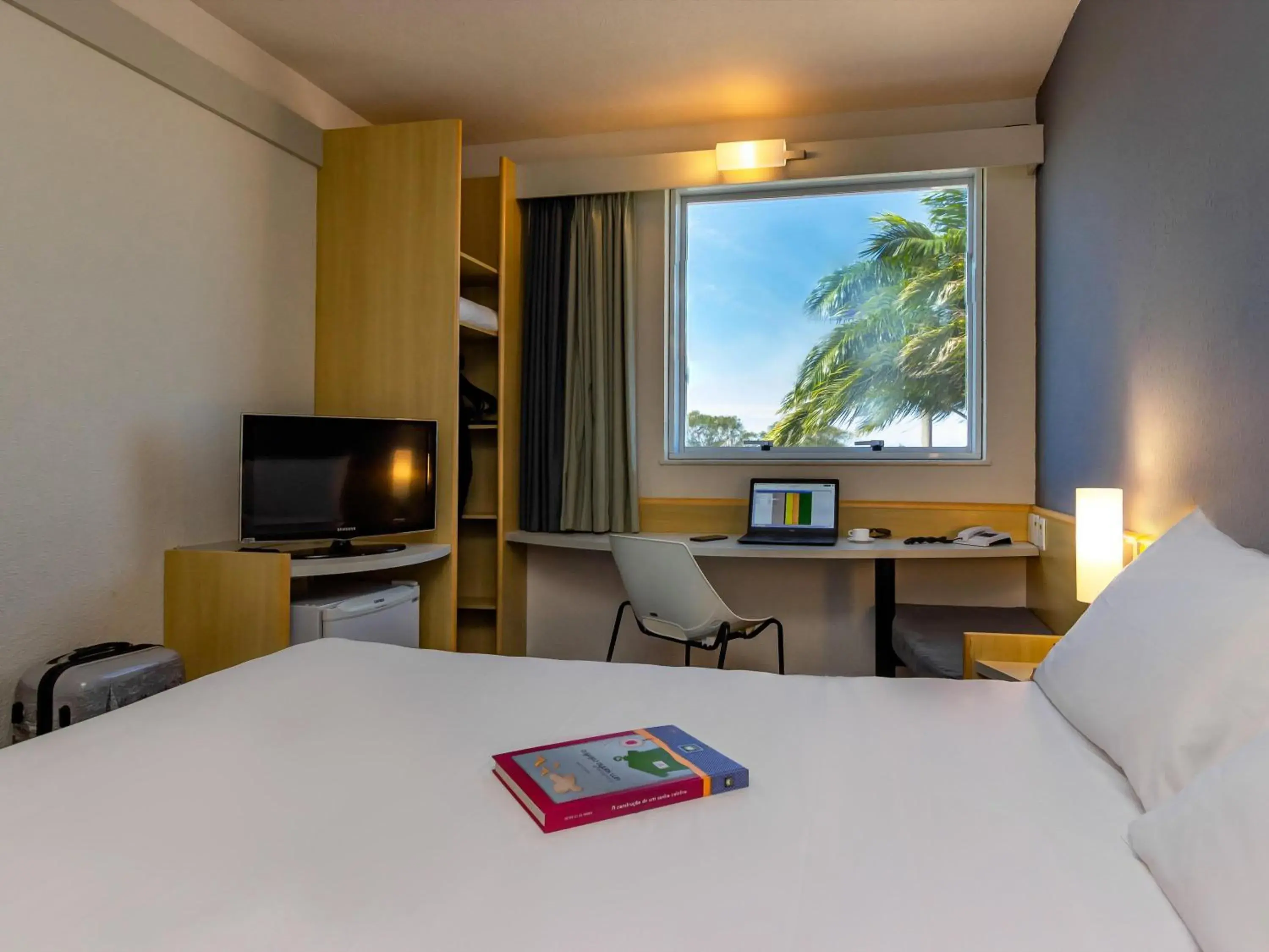 Bedroom, Bed in ibis Vitoria Aeroporto Bedroom, Bed in ibis Vitoria Aeroporto