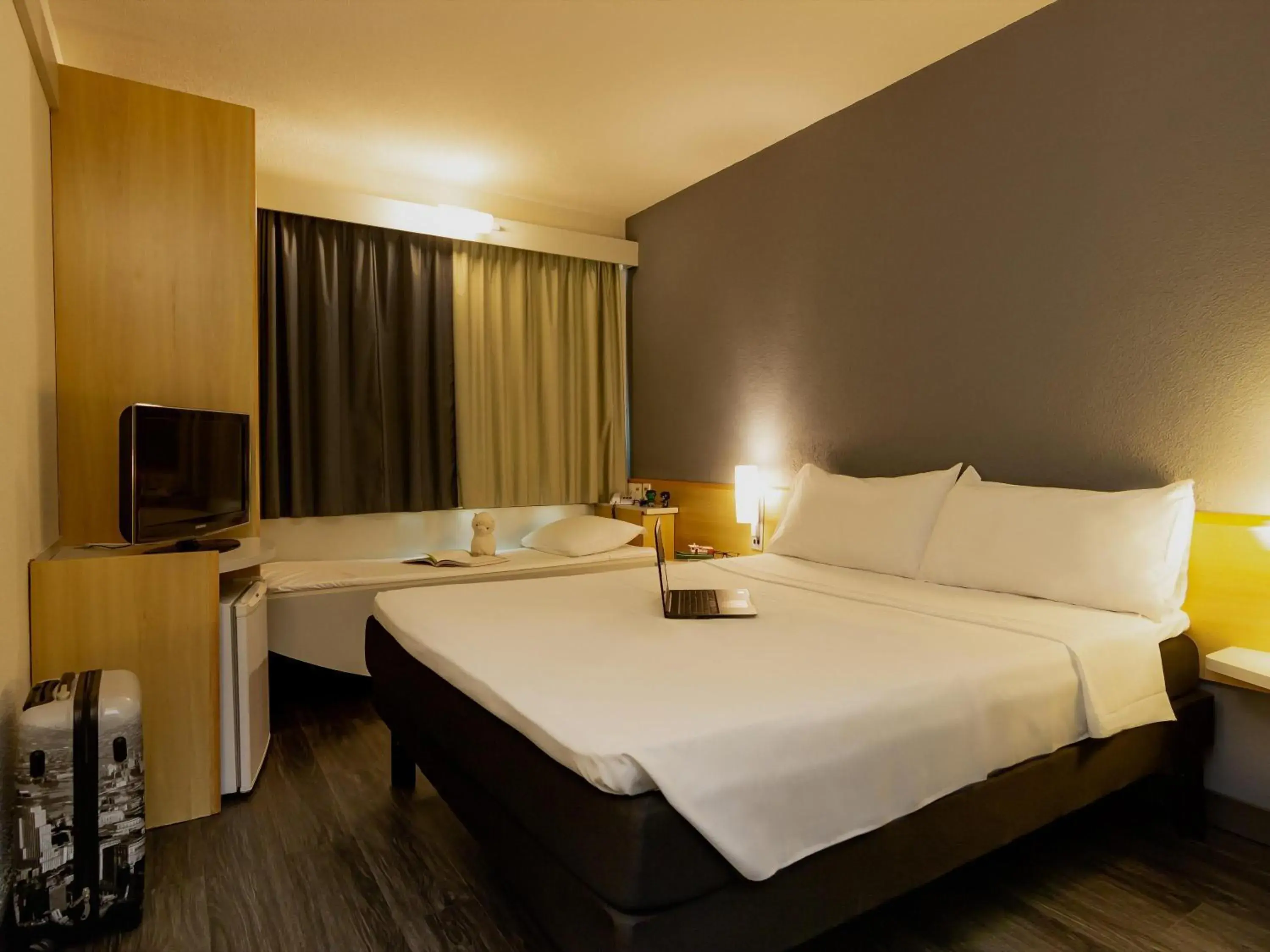 Bedroom, Bed in ibis Vitoria Aeroporto Bedroom, Bed in ibis Vitoria Aeroporto