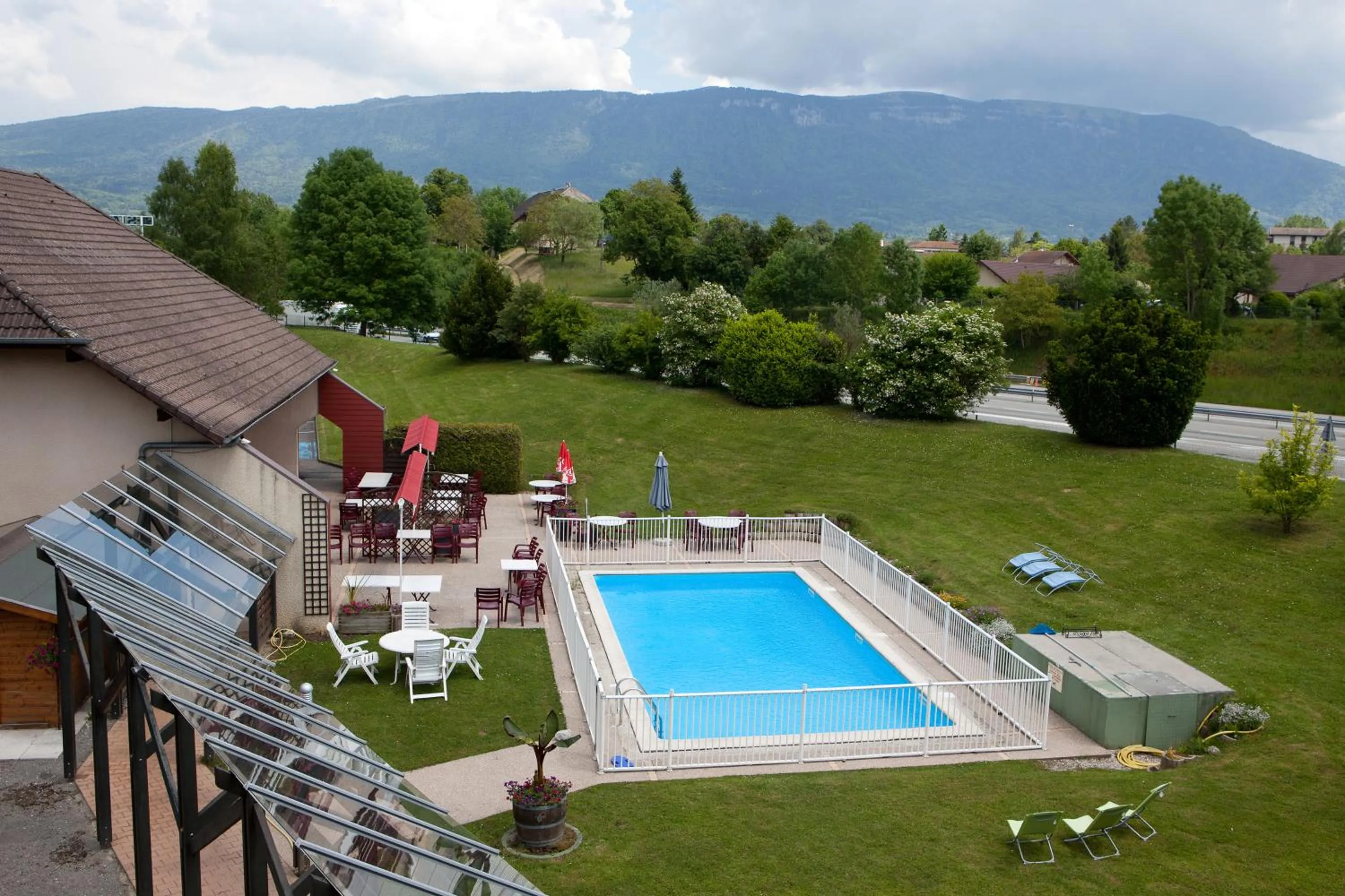 Swimming pool in Logis Albhotel Grill