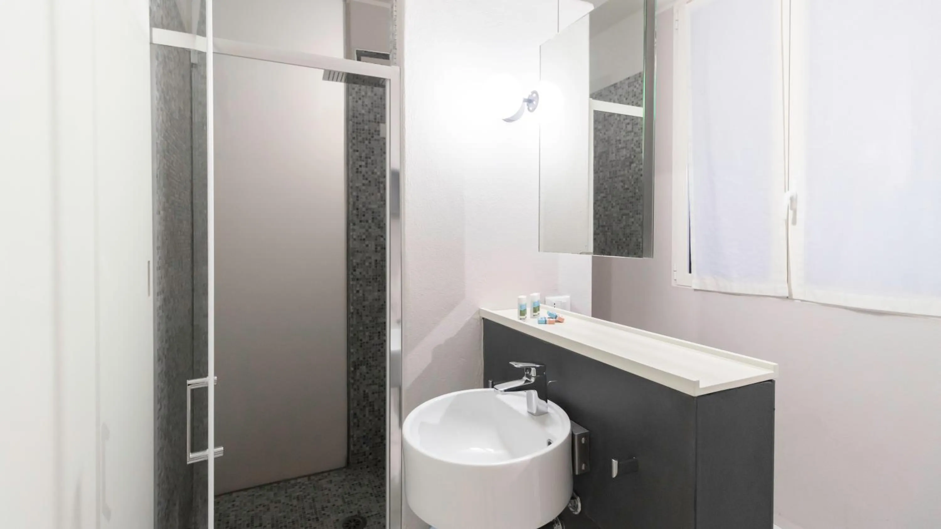 Bathroom in Italianway - Piero della Francesca 19