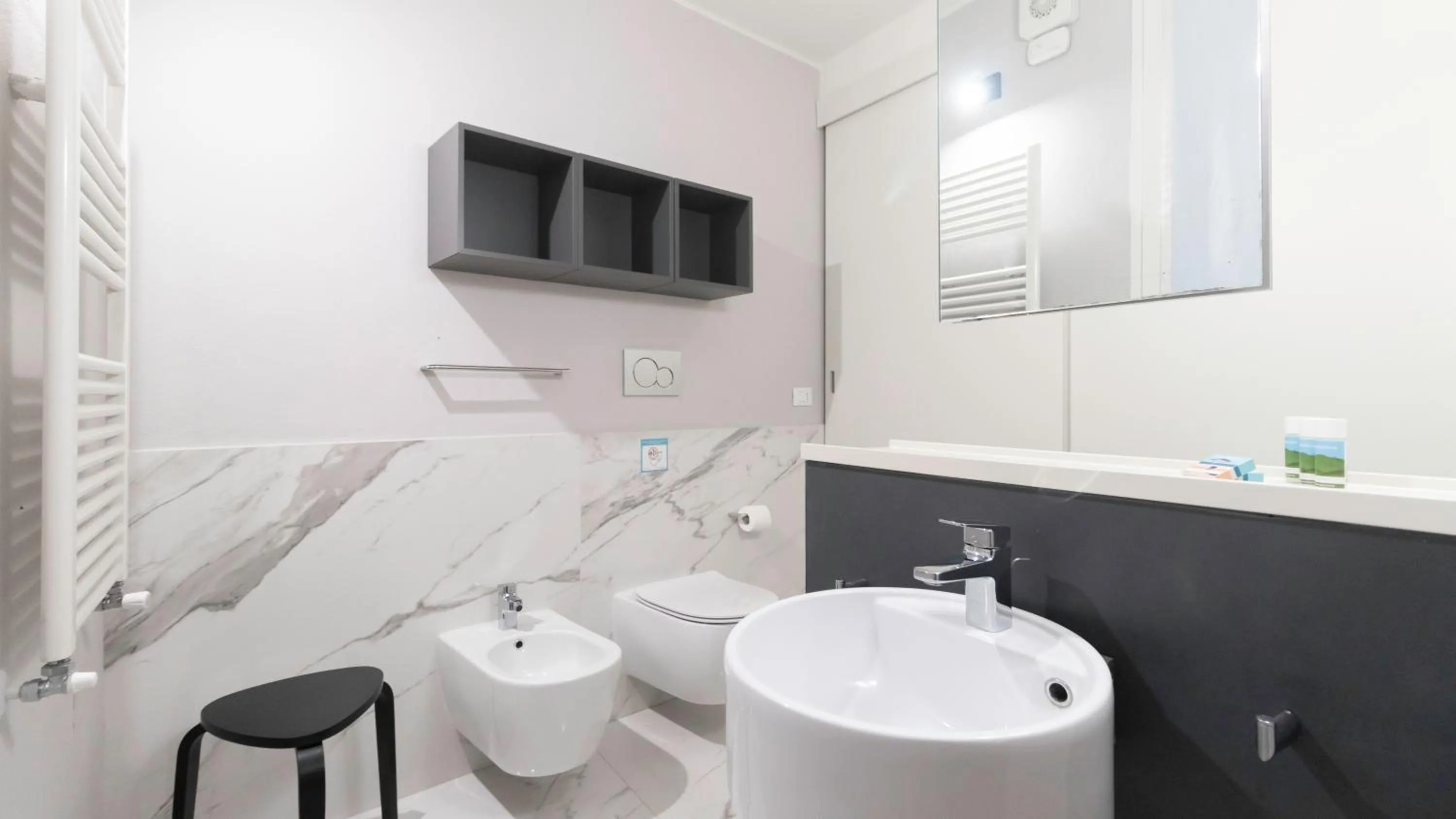 Bathroom in Italianway - Piero della Francesca 19