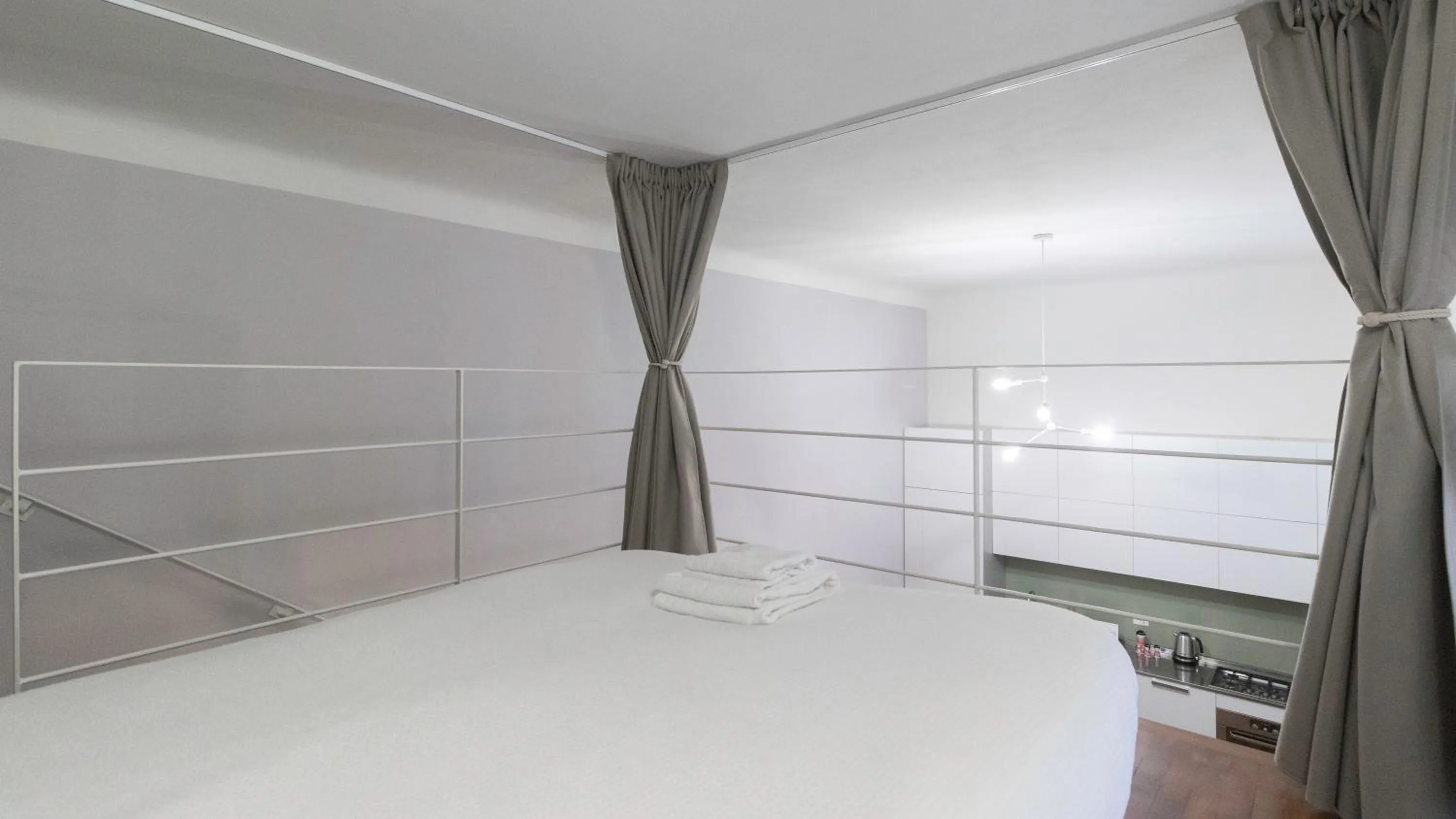 Photo of the whole room, Bed in Italianway - Piero della Francesca 19