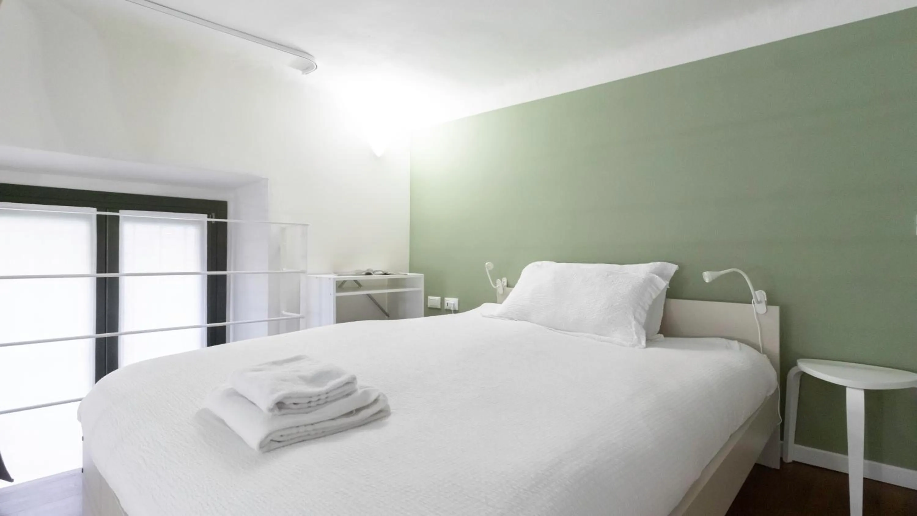 Photo of the whole room, Bed in Italianway - Piero della Francesca 19