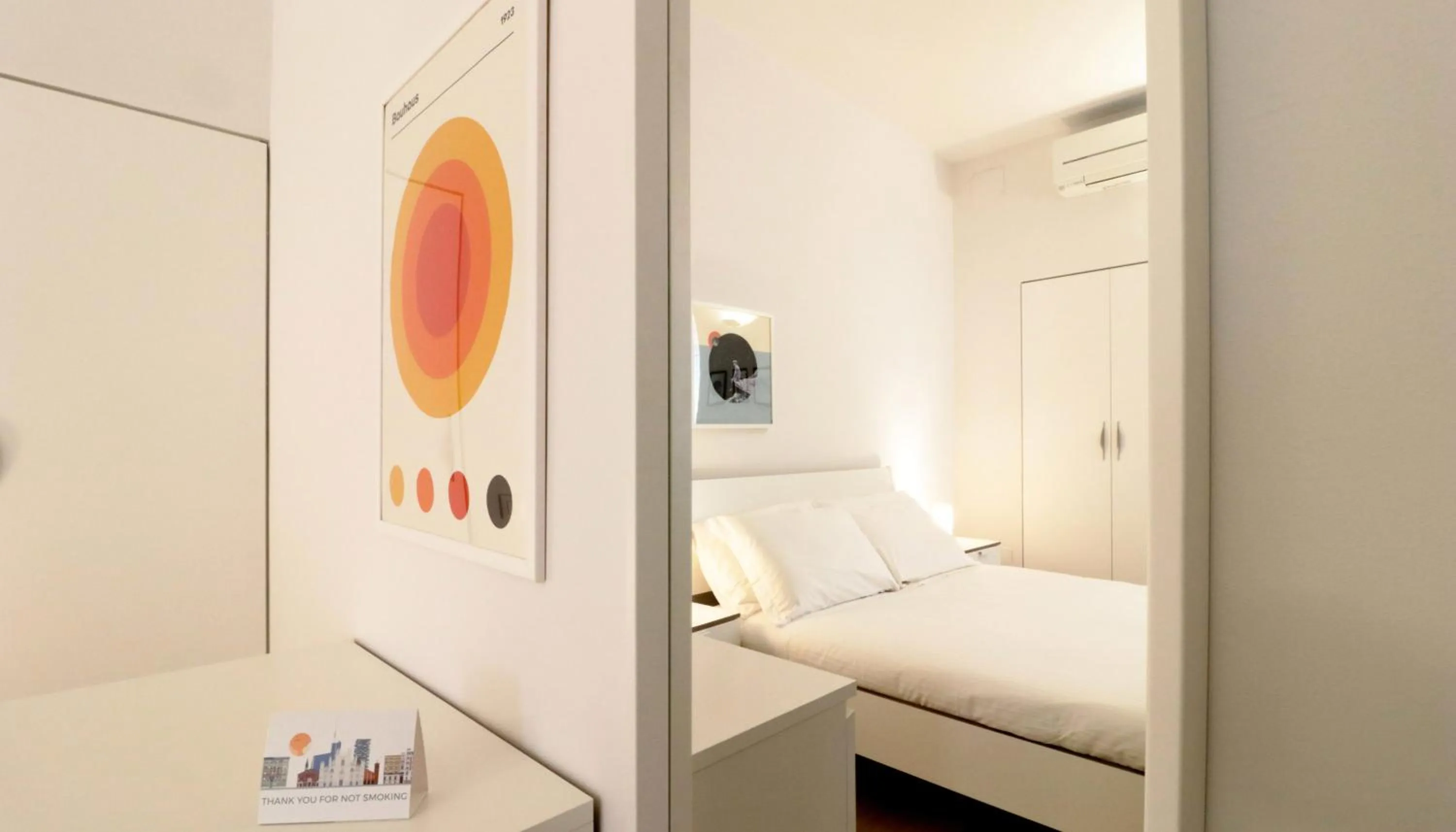 Photo of the whole room, Bed in Italianway - Piero della Francesca 19