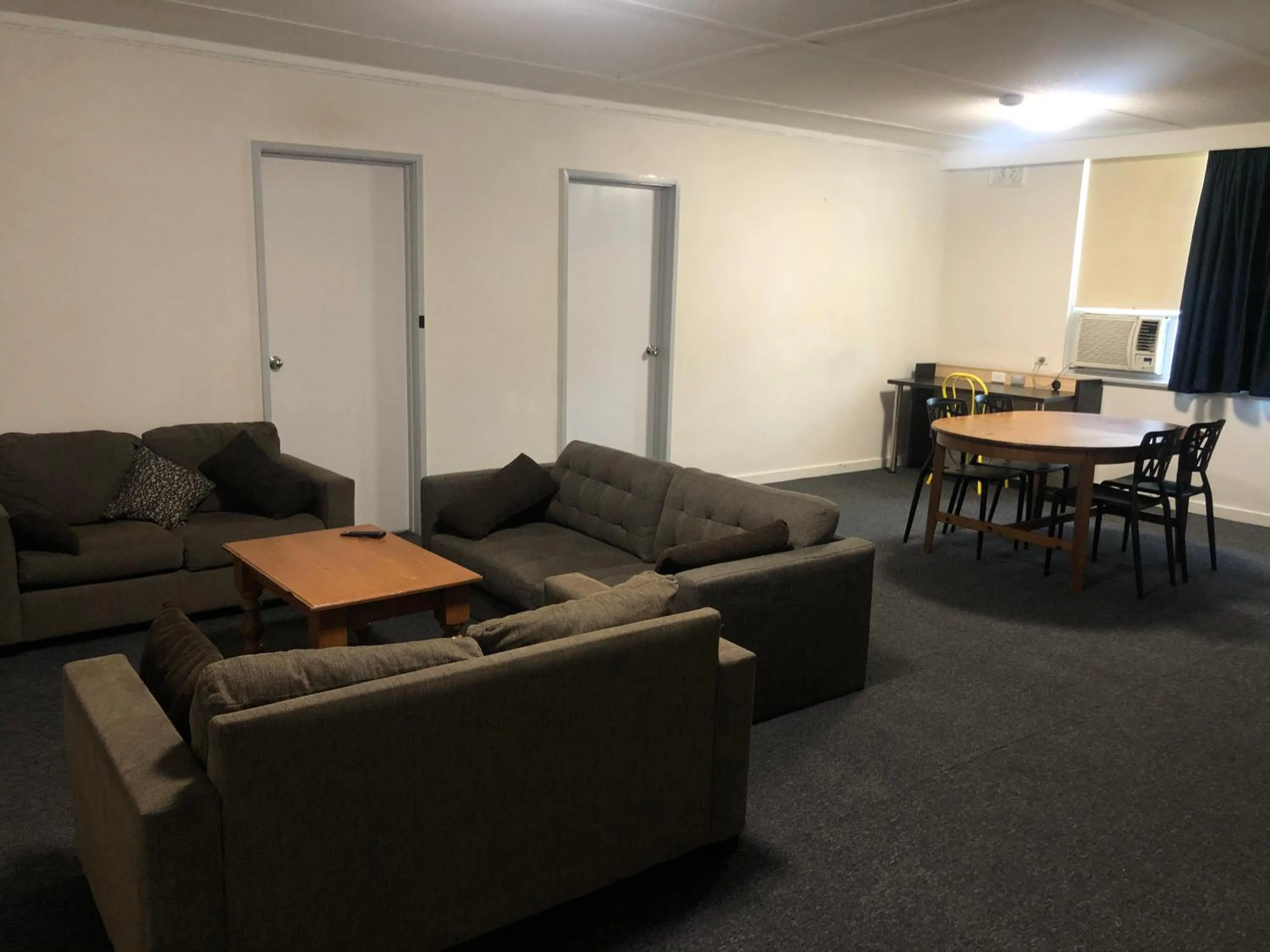 Living room in Parkside Inn Motel