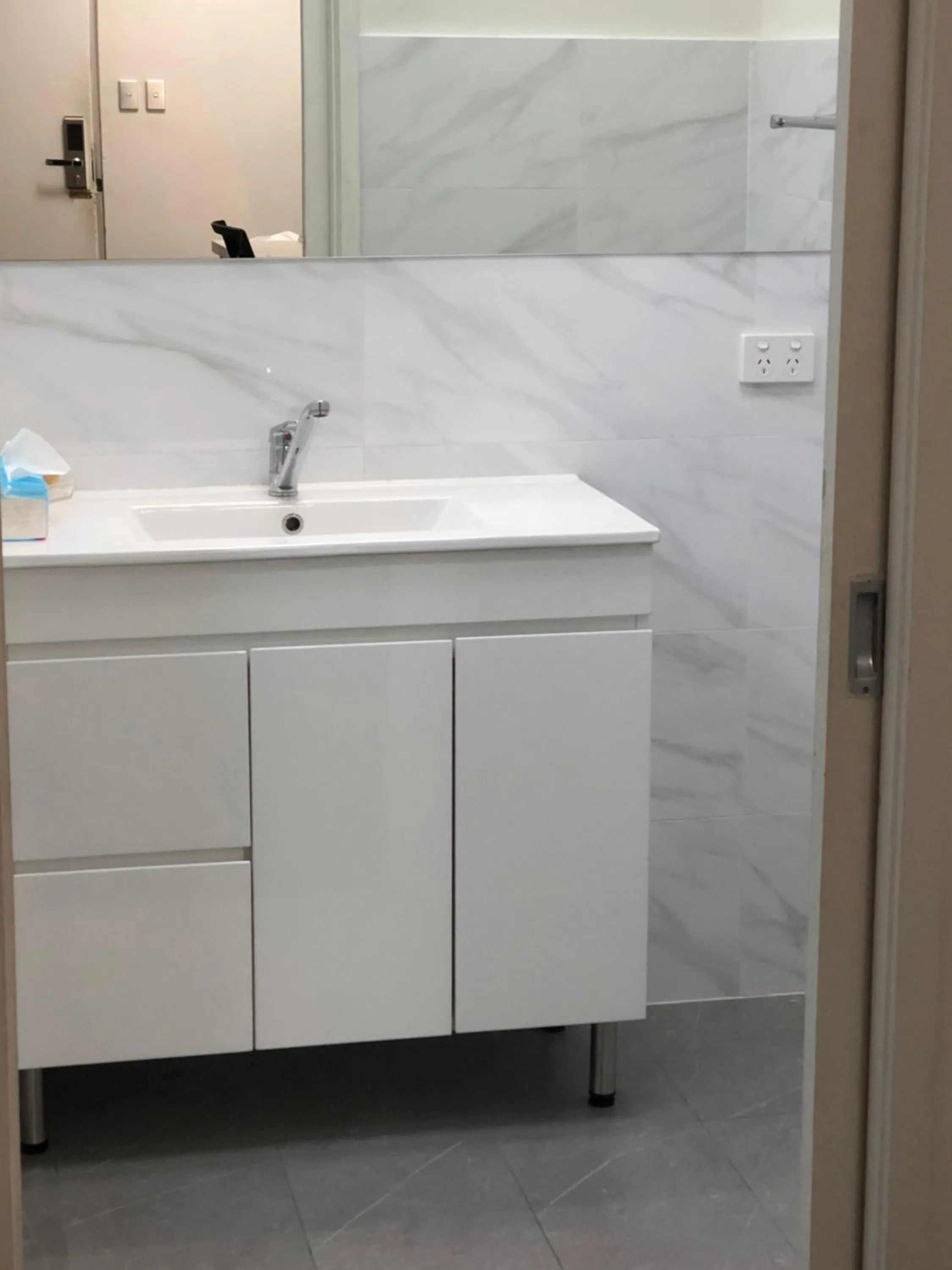 Shower in Parkside Inn Motel