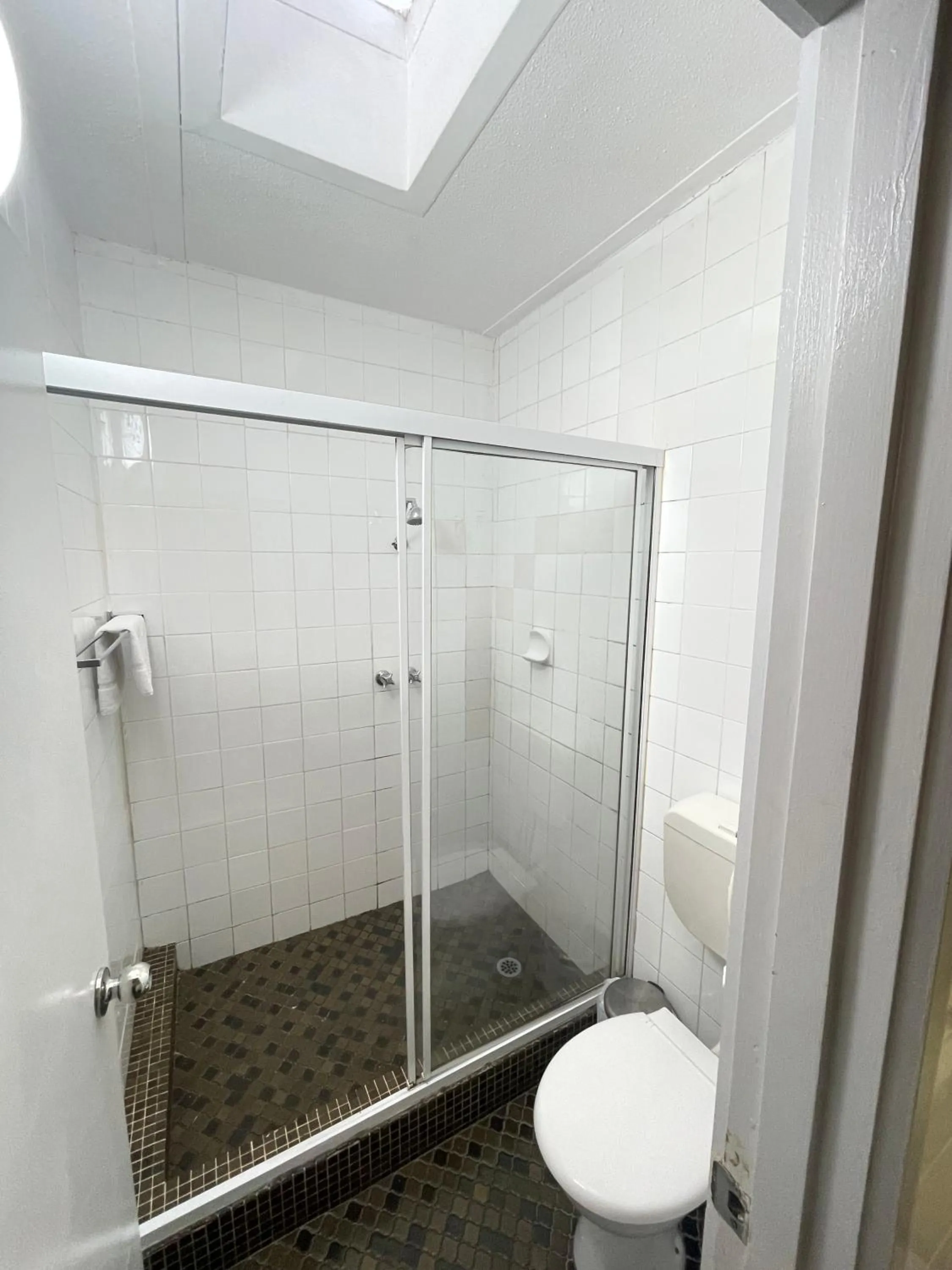 Shower in Parkside Inn Motel