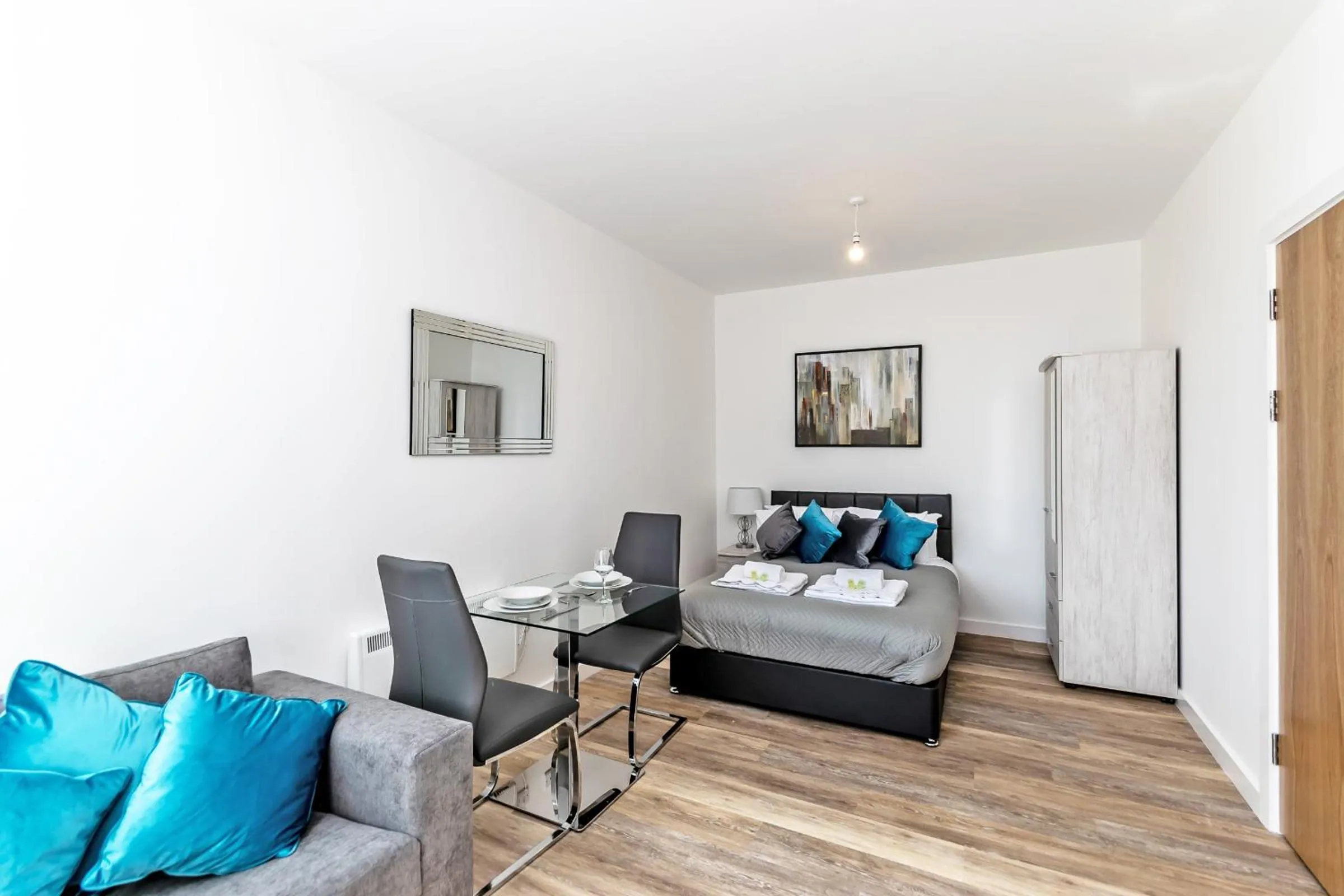 Living room in City Suites by Guestz