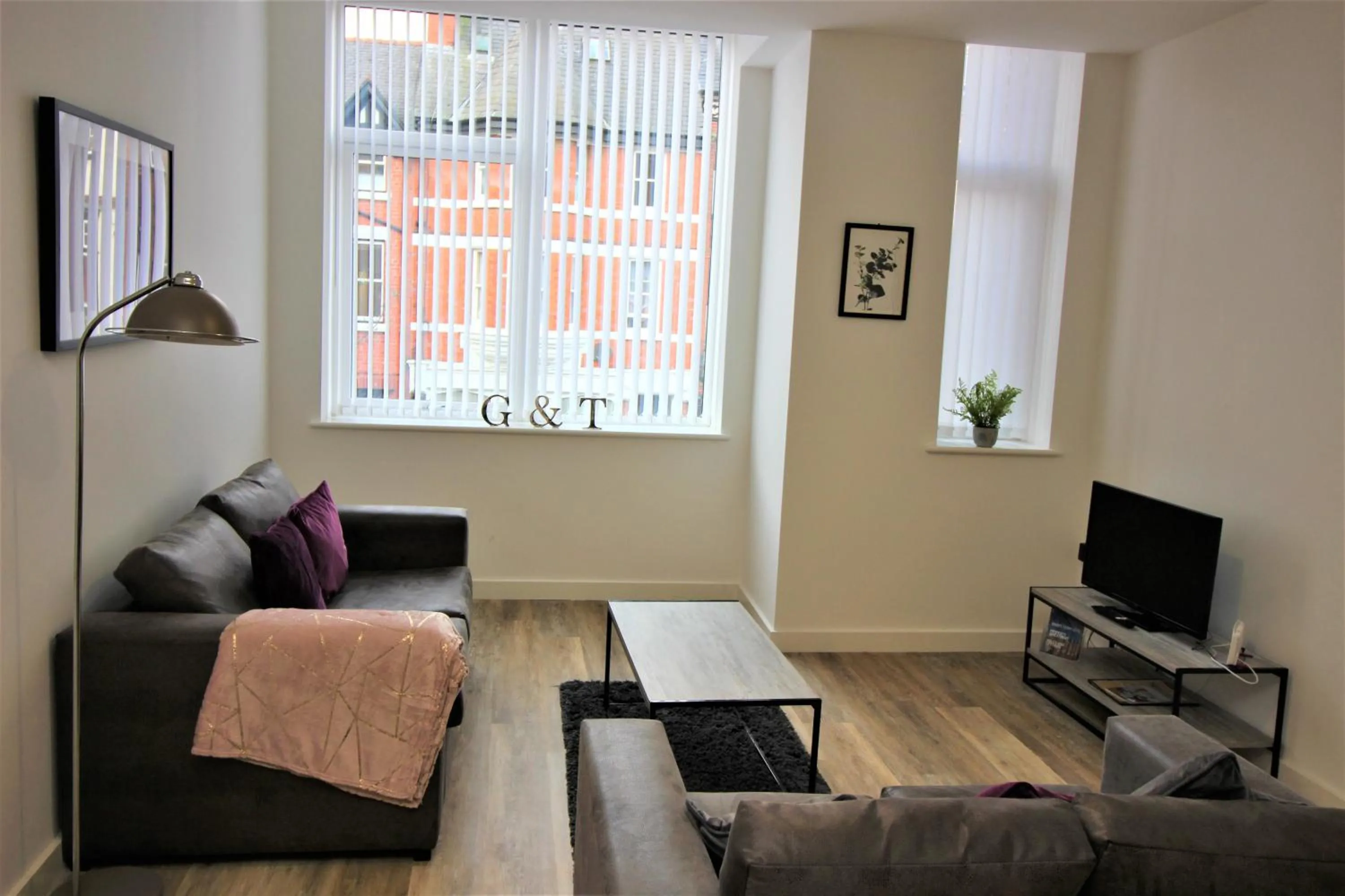 TV and multimedia in City Suites by Guestz