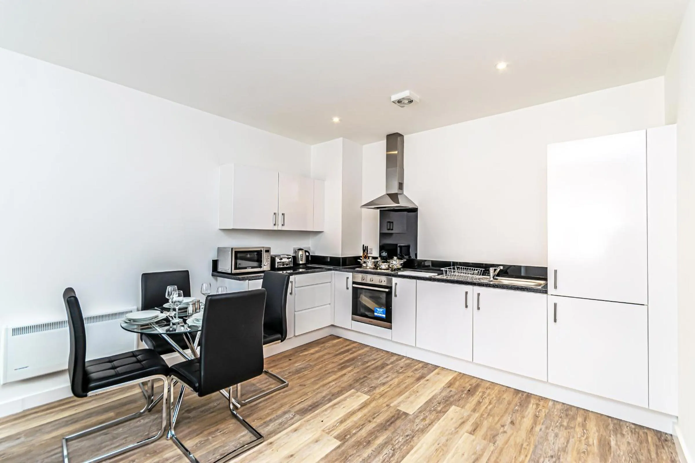 Kitchen or kitchenette in City Suites by Guestz
