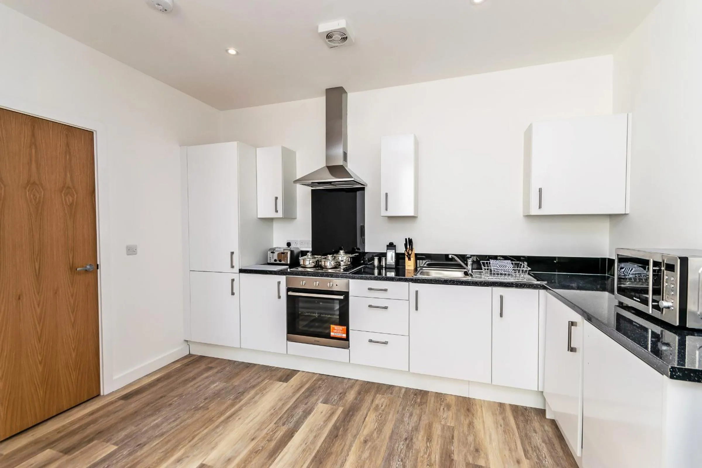 Kitchen or kitchenette in City Suites by Guestz