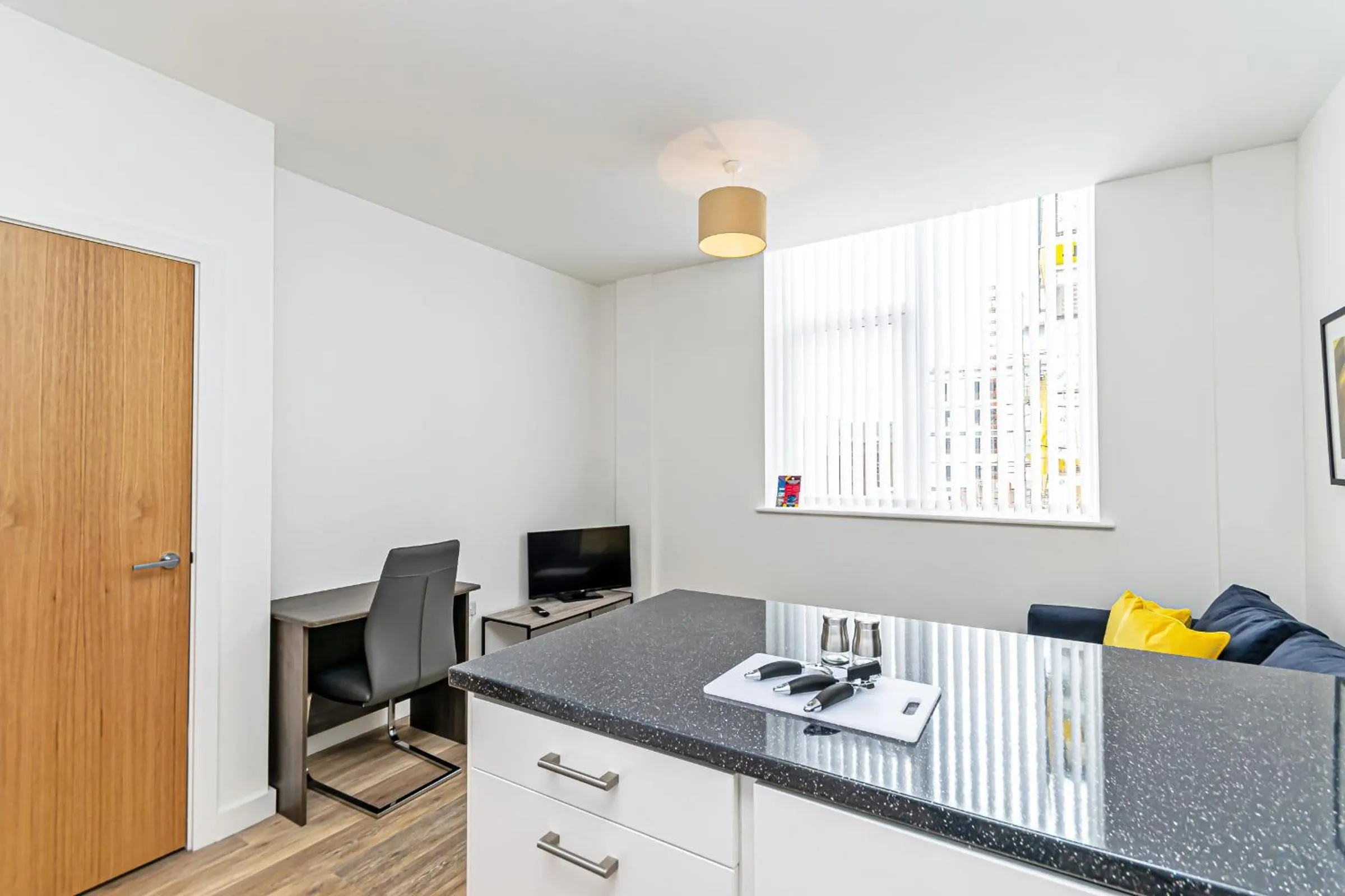 Kitchen or kitchenette in City Suites by Guestz