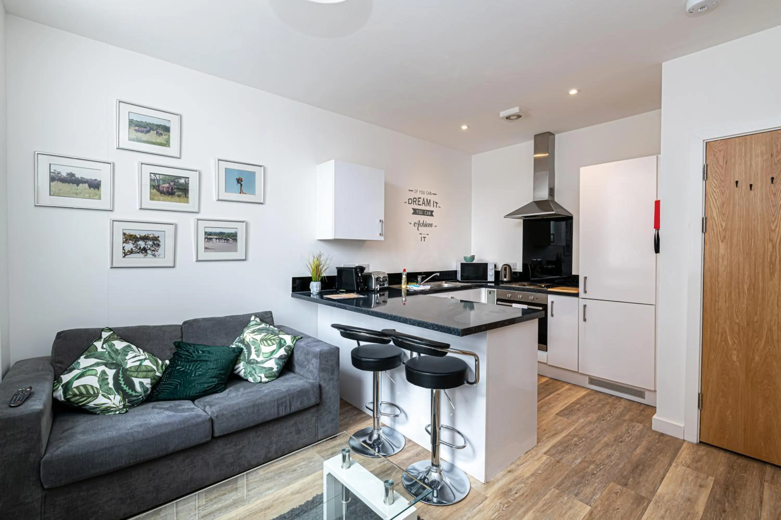 Kitchen or kitchenette in City Suites by Guestz