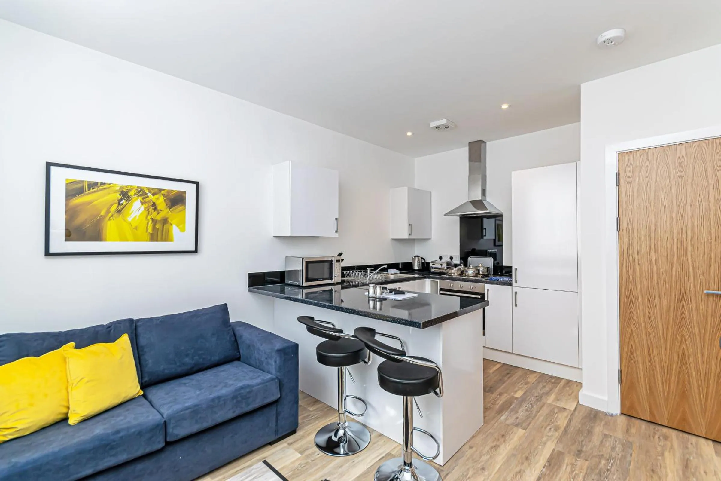 Kitchen or kitchenette in City Suites by Guestz