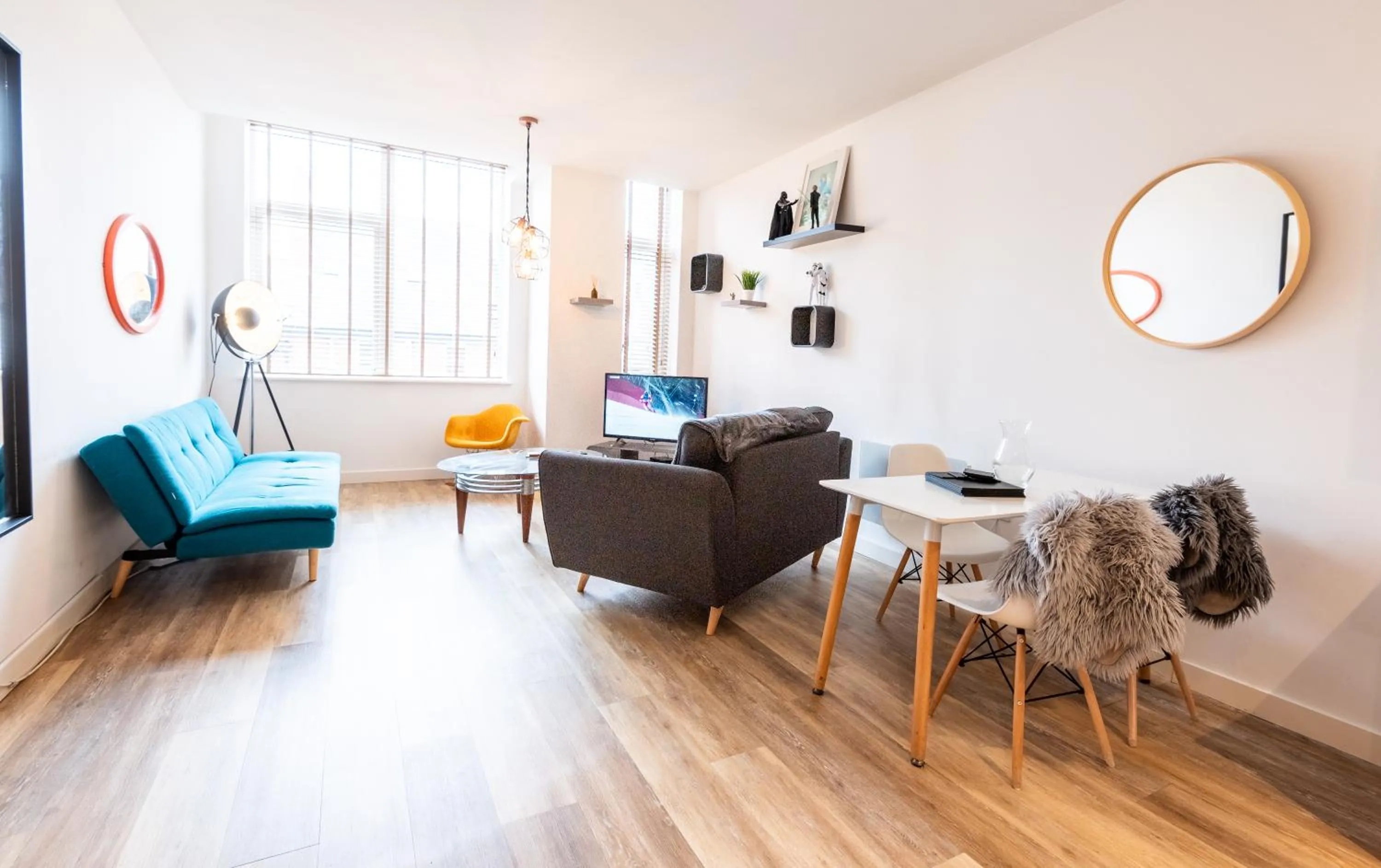 TV and multimedia in City Suites by Guestz