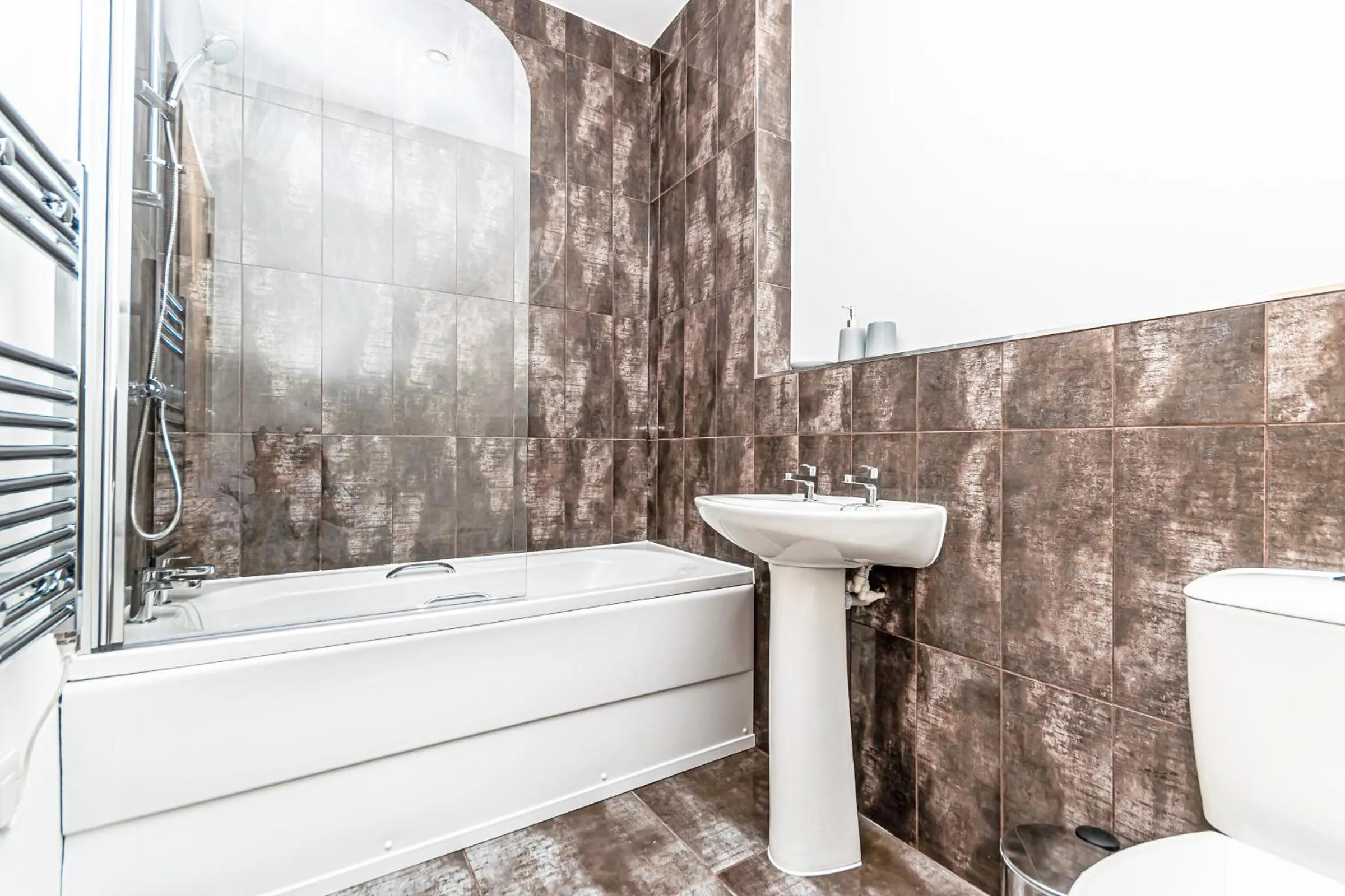 Bathroom in City Suites by Guestz