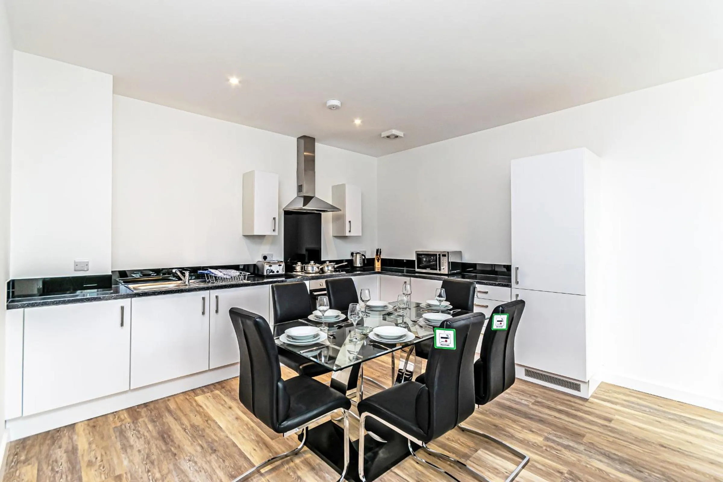 Kitchen or kitchenette in City Suites by Guestz