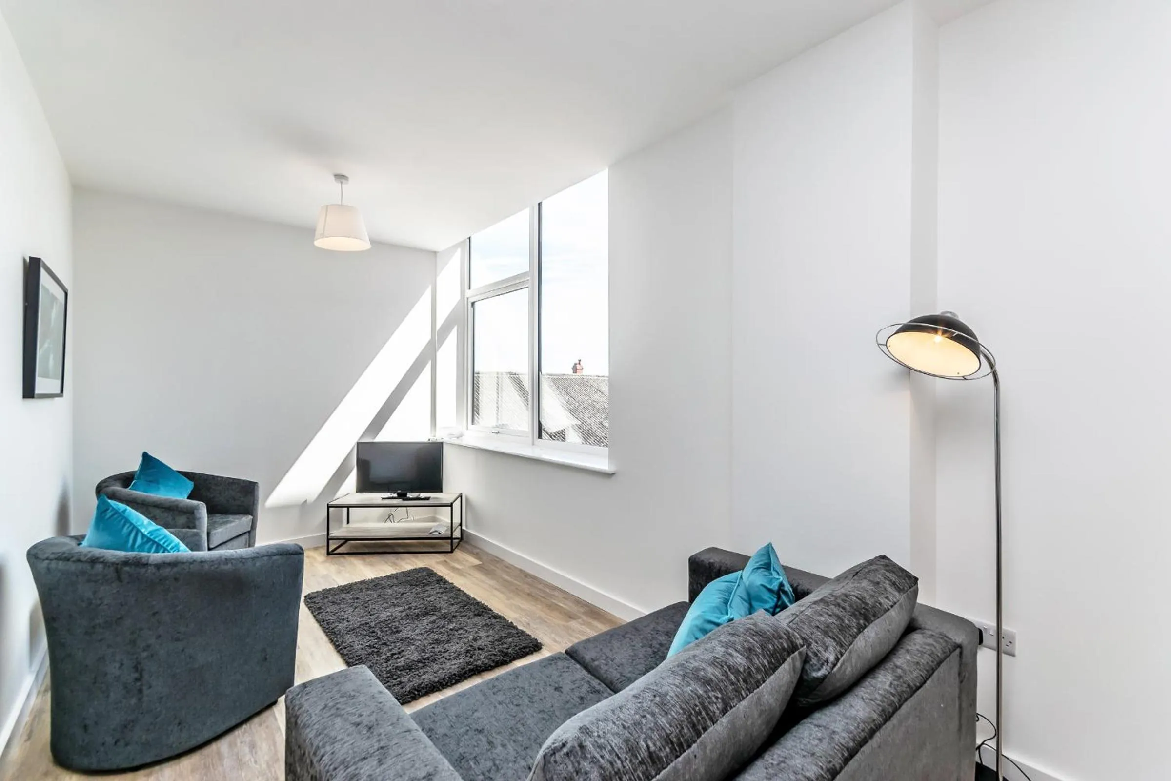 TV and multimedia in City Suites by Guestz