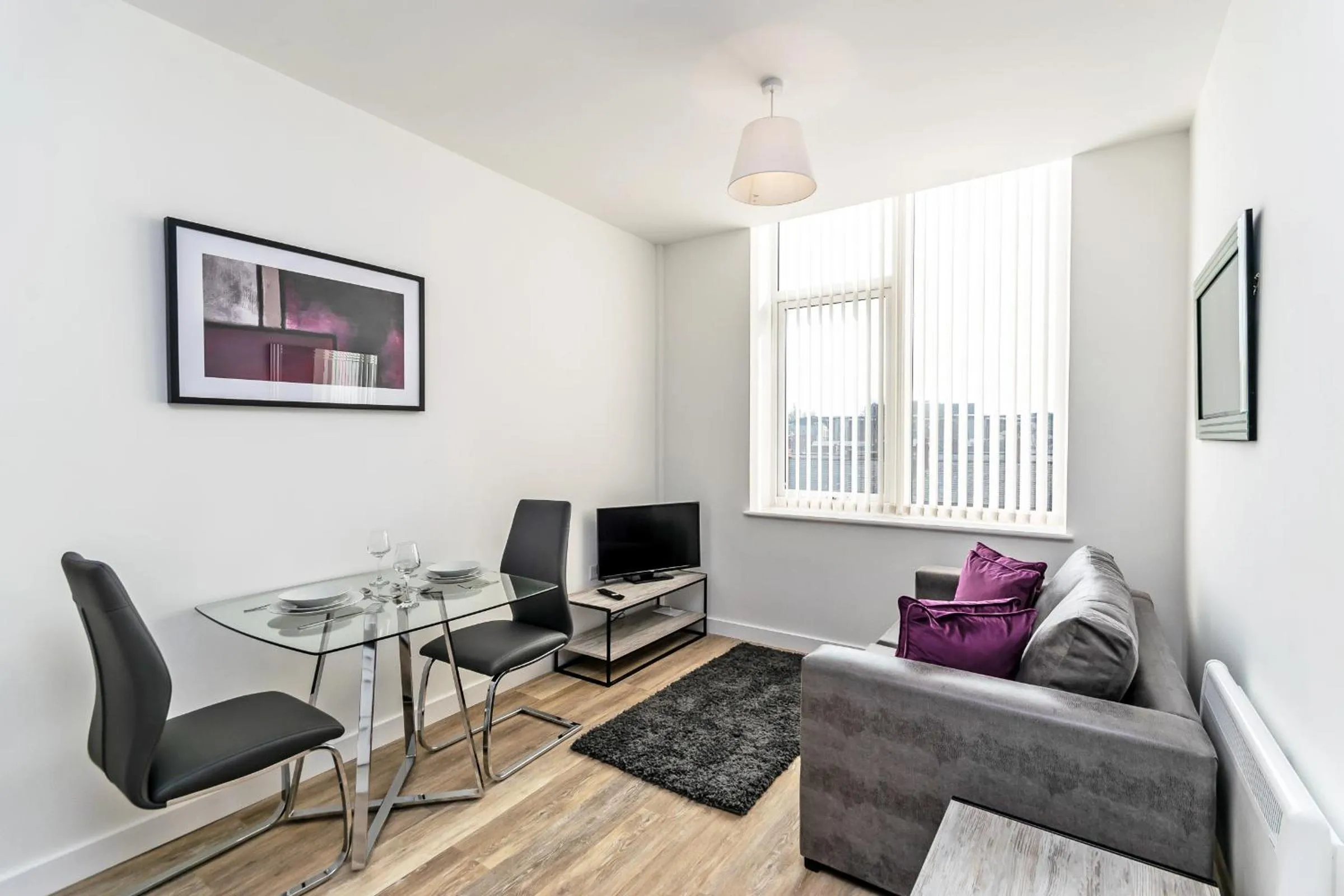 TV and multimedia in City Suites by Guestz