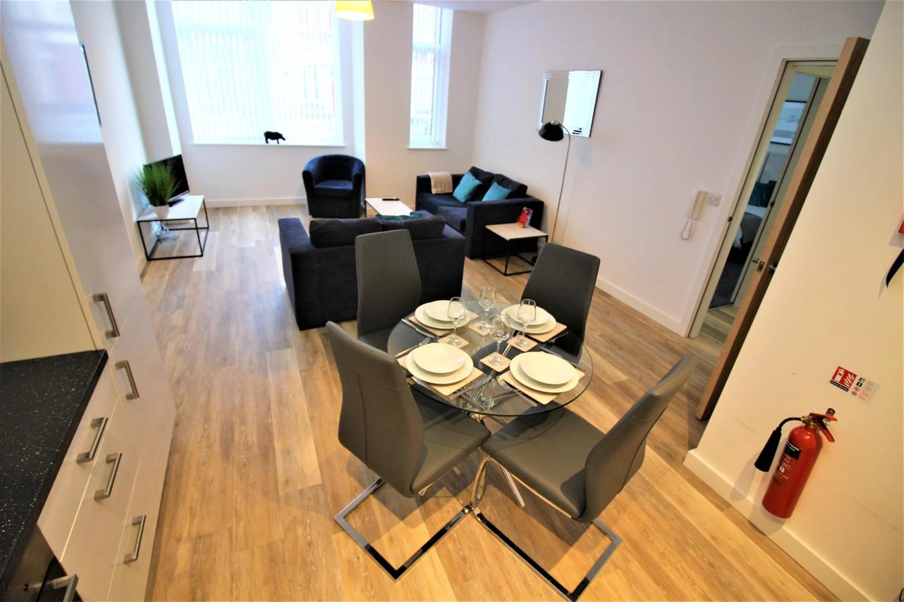 Dining area in City Suites by Guestz