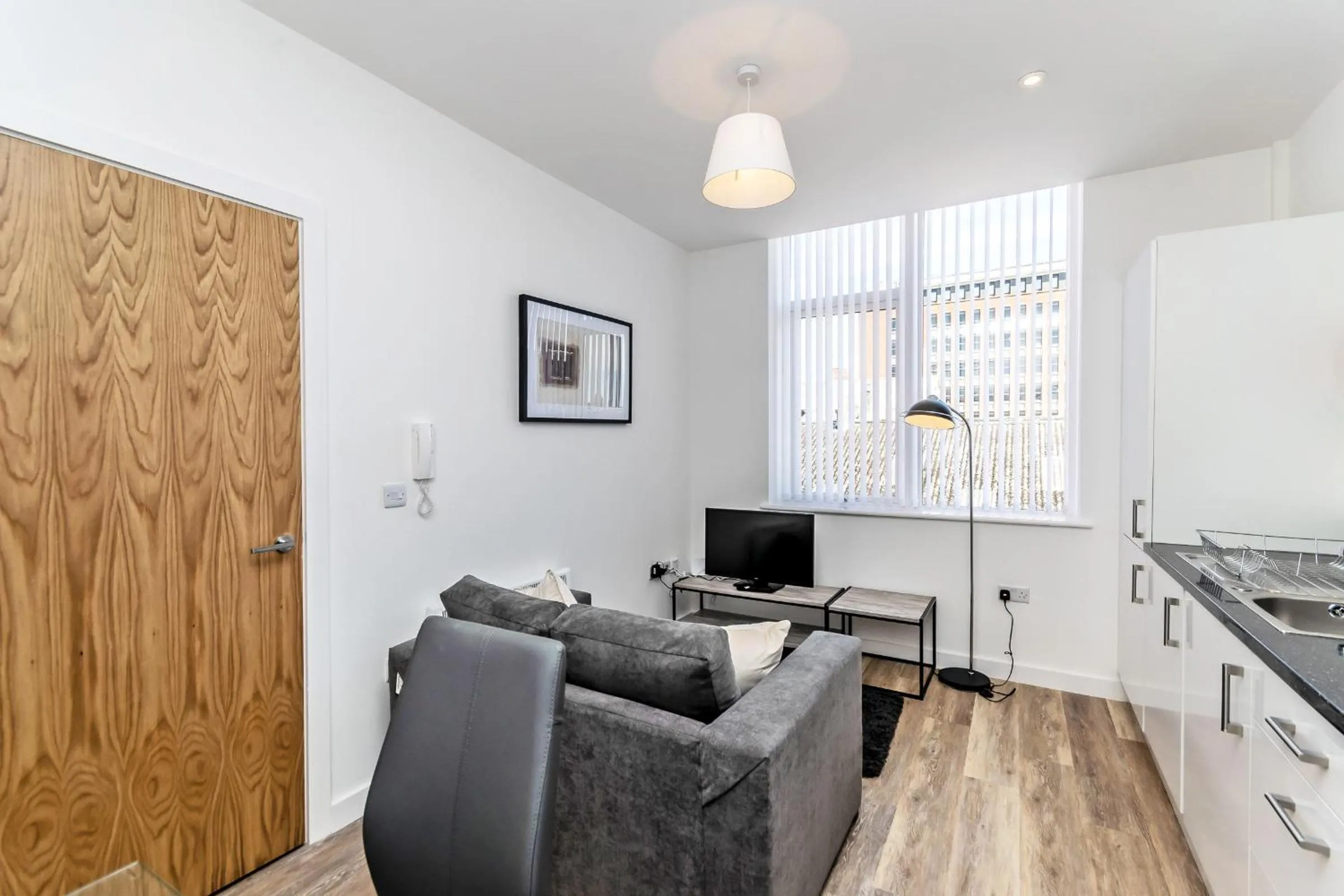 TV and multimedia in City Suites by Guestz