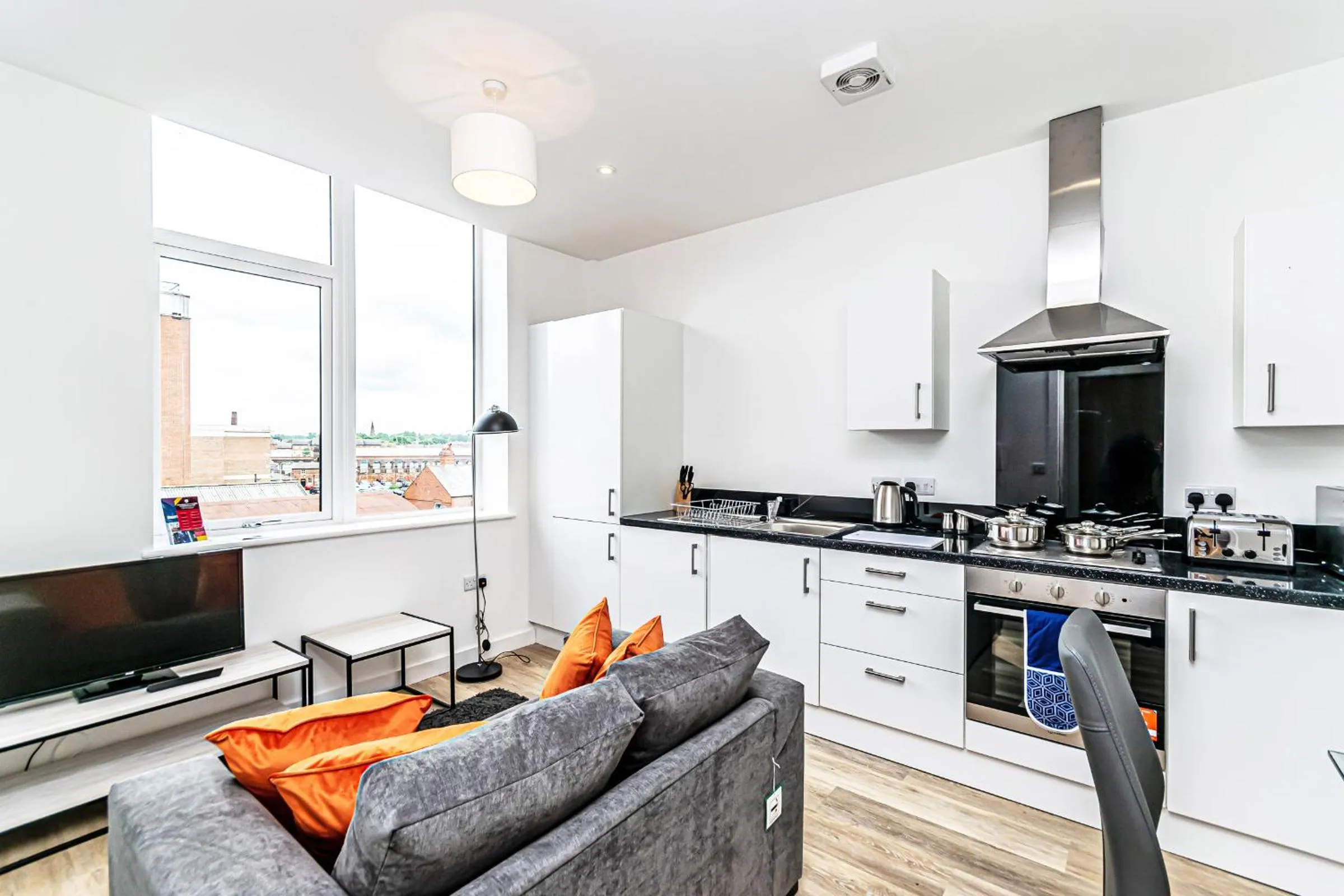 Kitchen or kitchenette in City Suites by Guestz