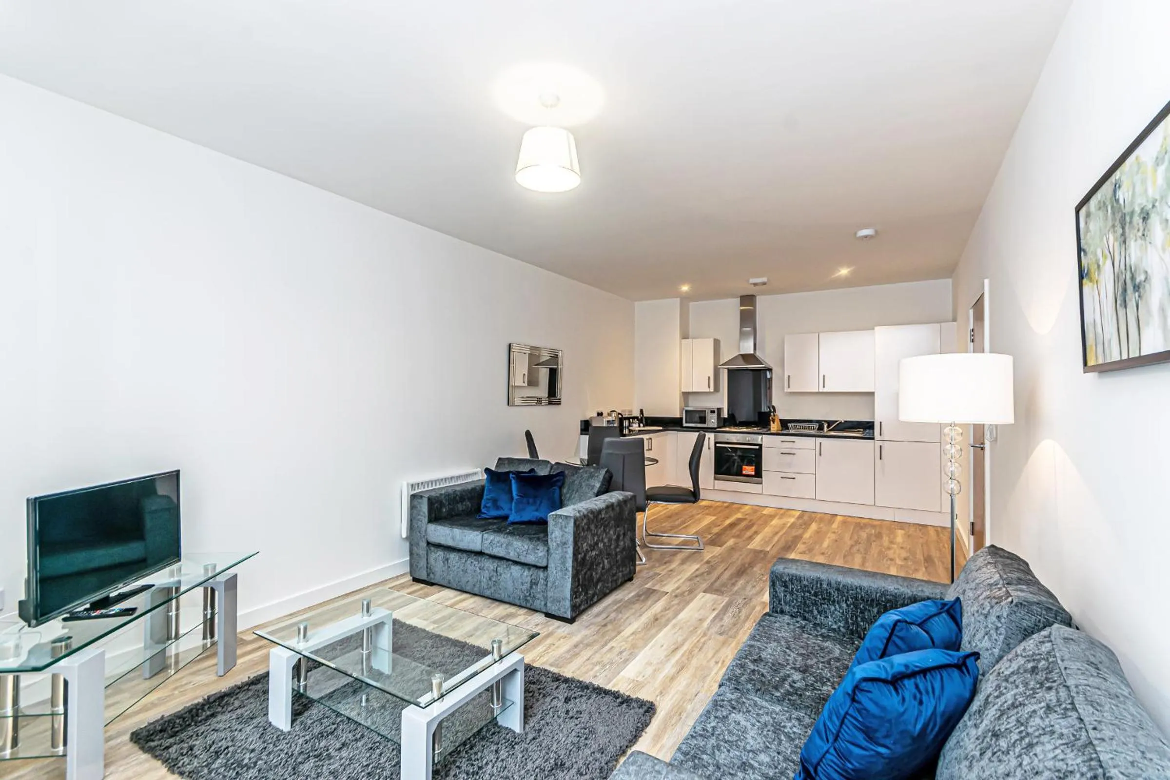 TV and multimedia in City Suites by Guestz