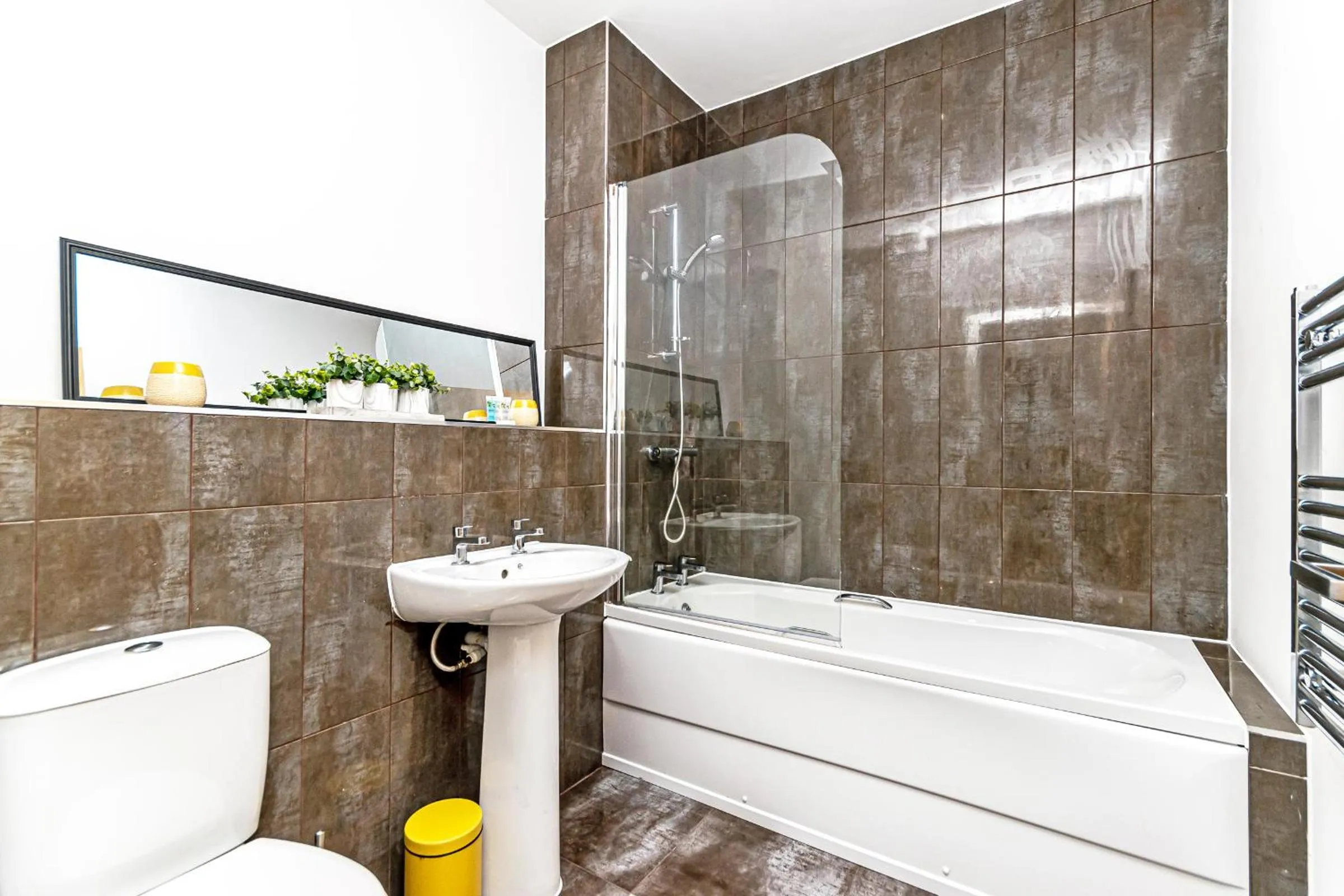 Bathroom in City Suites by Guestz