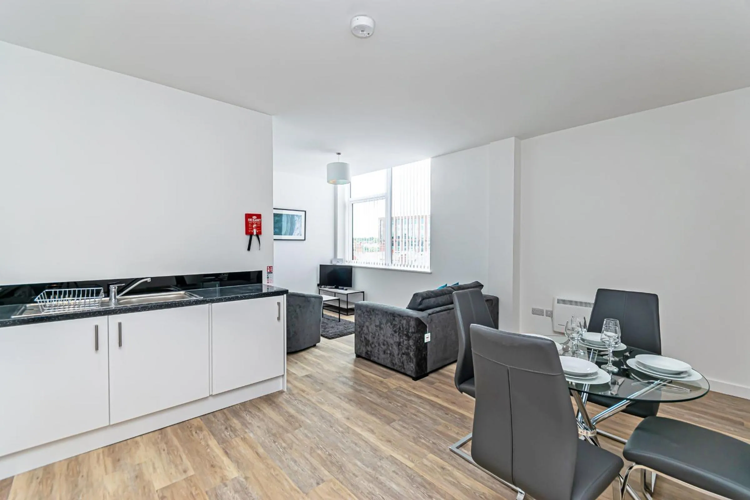 Kitchen or kitchenette in City Suites by Guestz