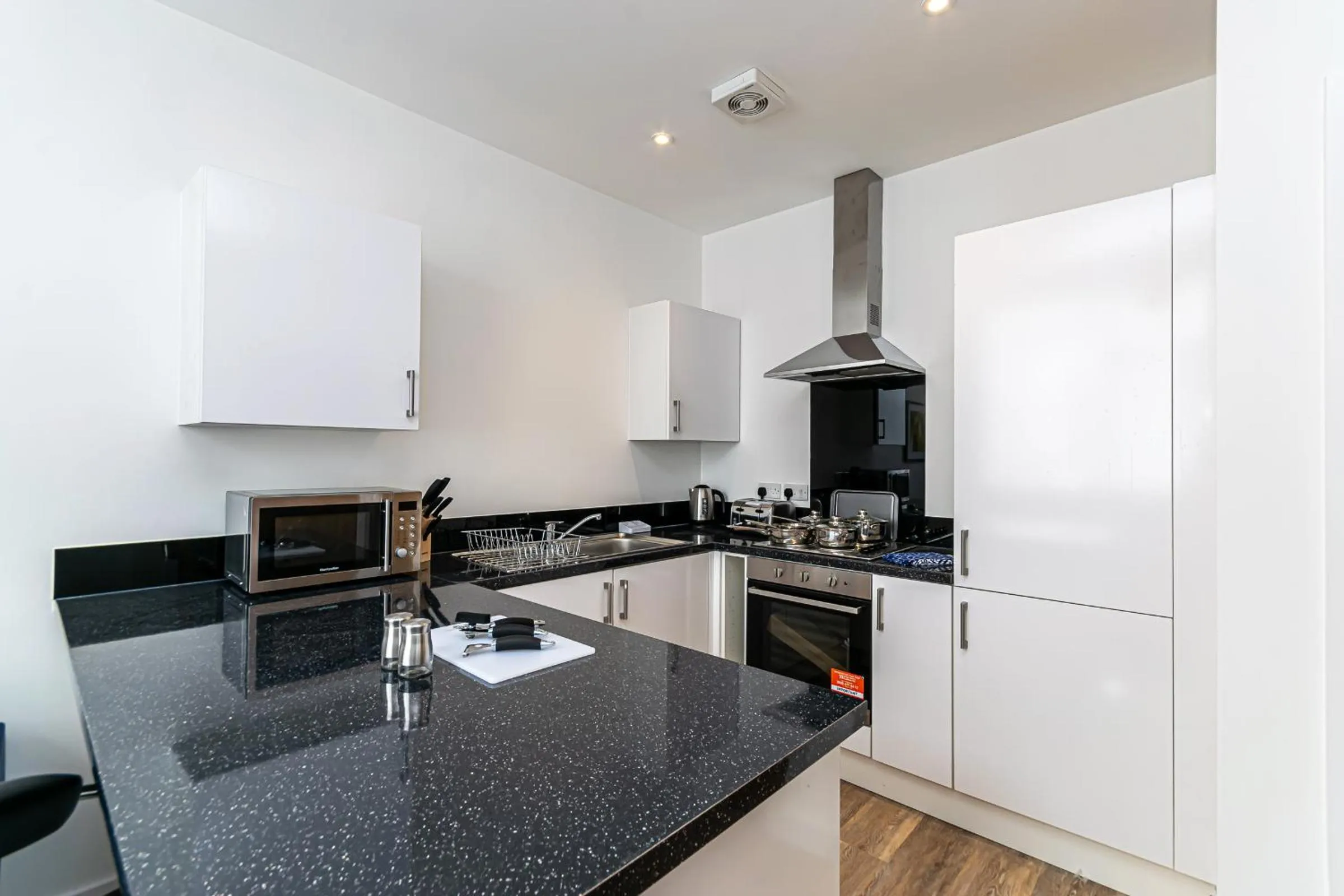 Kitchen or kitchenette in City Suites by Guestz