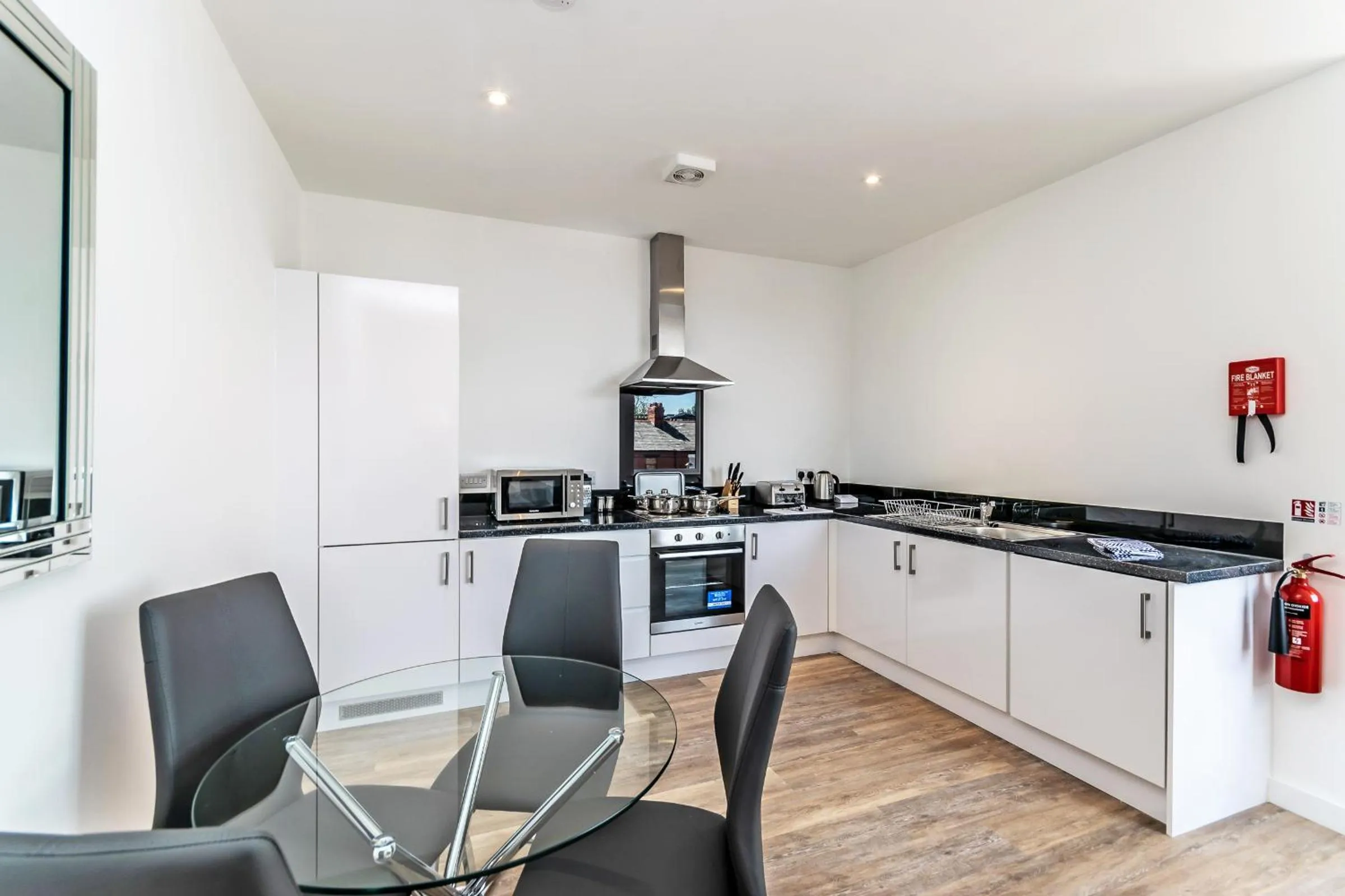 Kitchen or kitchenette in City Suites by Guestz