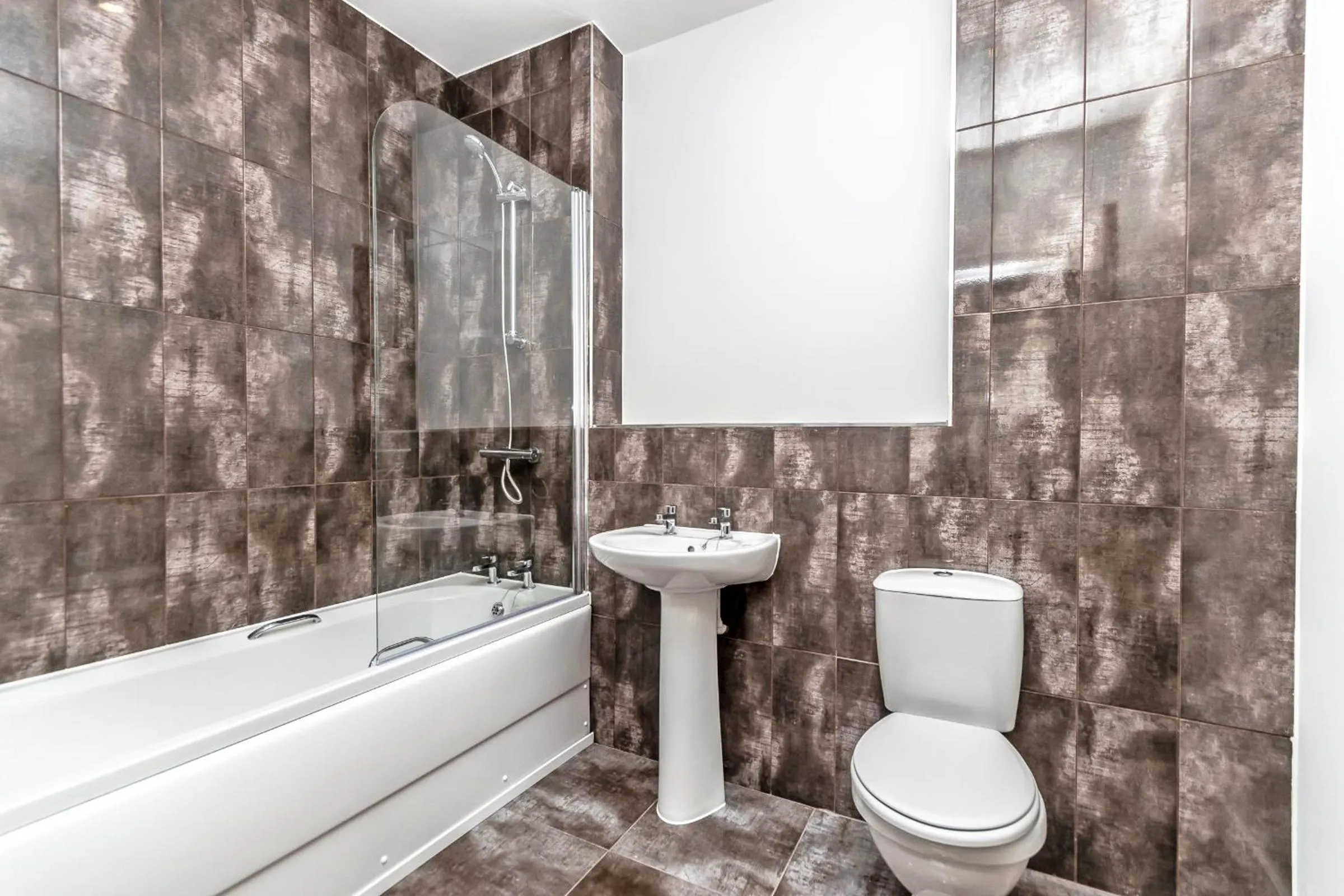 Bathroom in City Suites by Guestz