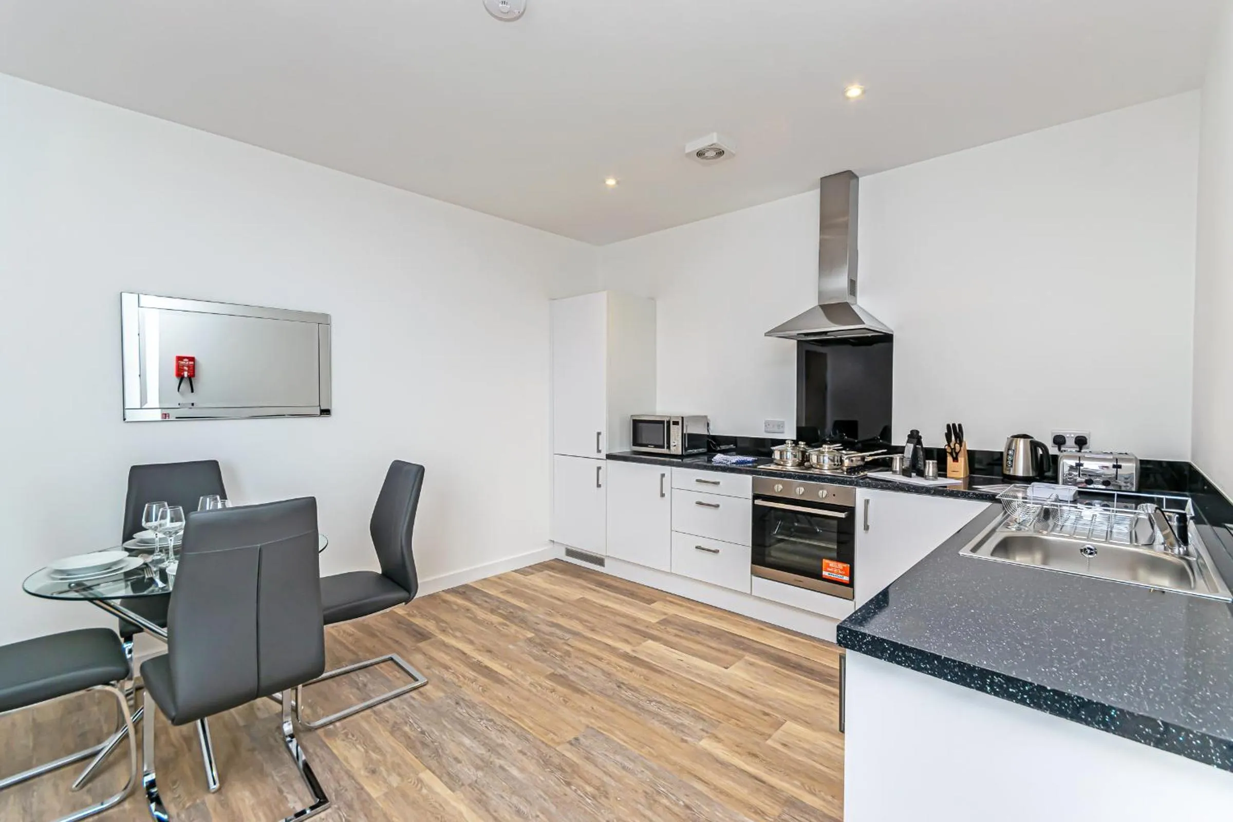 Kitchen or kitchenette in City Suites by Guestz