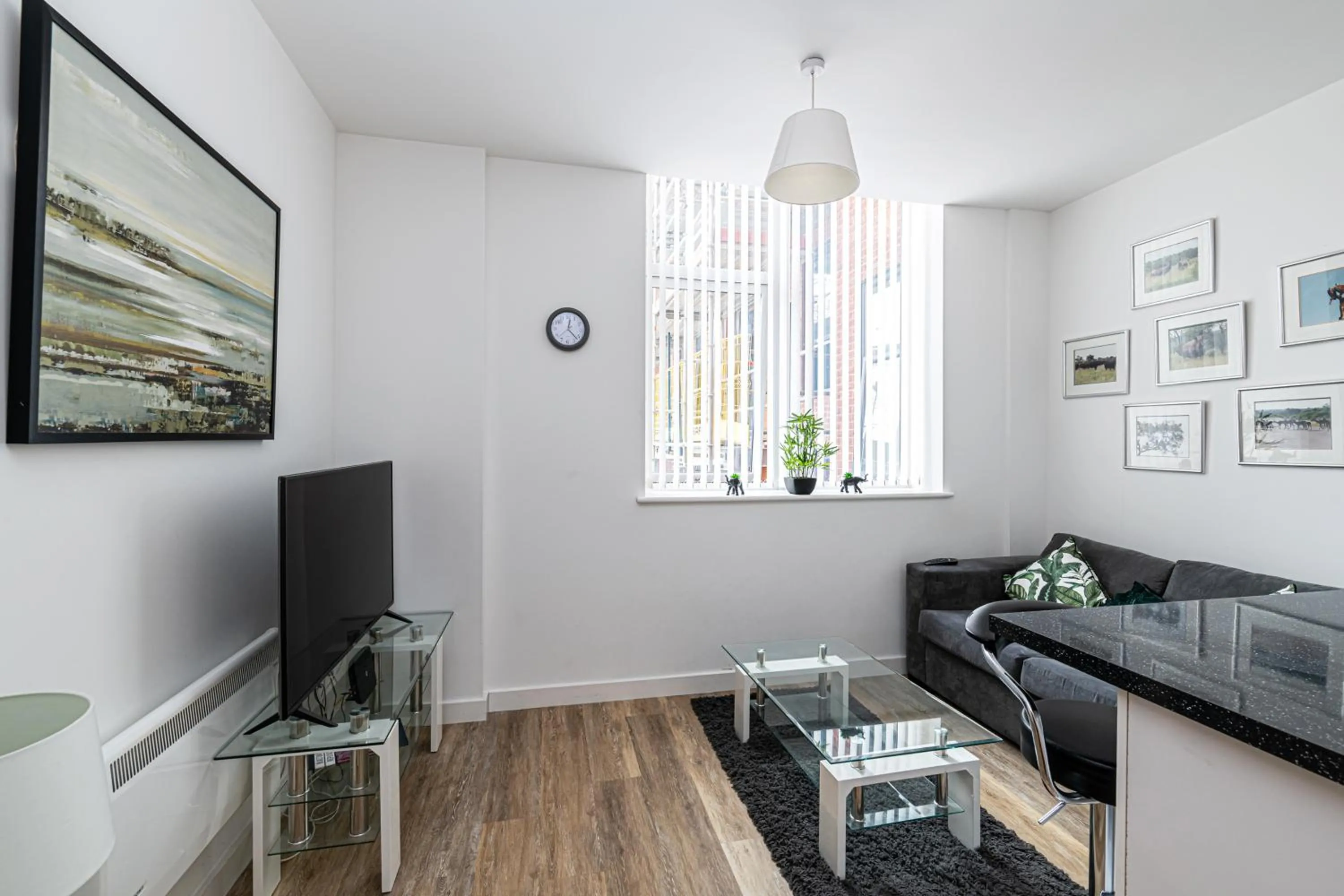 TV and multimedia in City Suites by Guestz