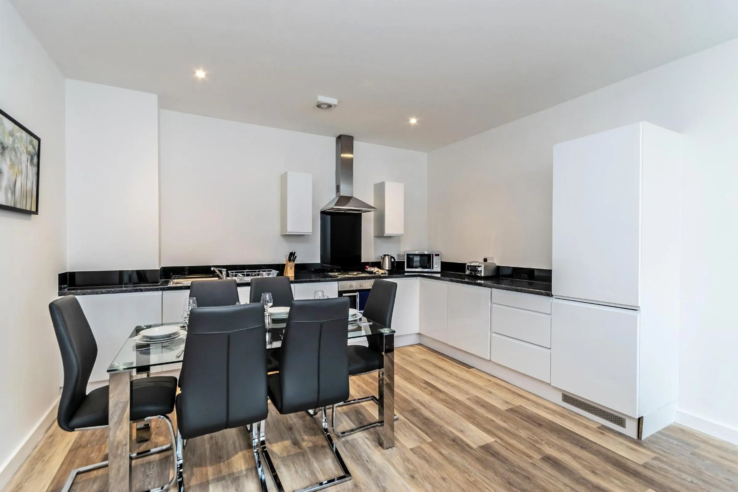 Kitchen or kitchenette in City Suites by Guestz