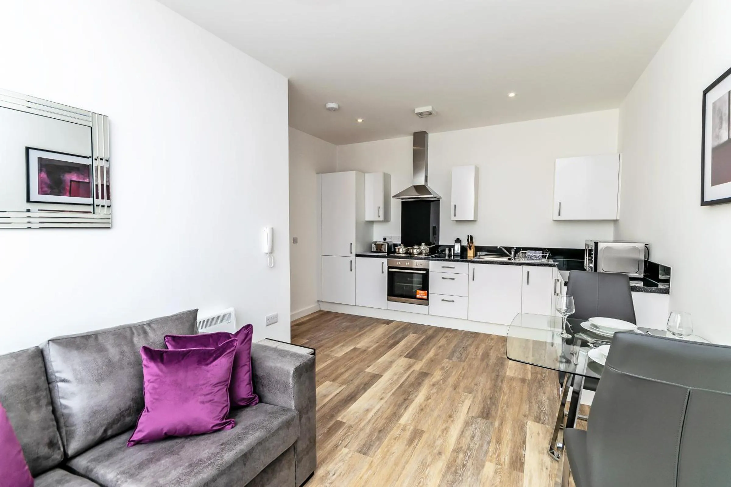 Kitchen or kitchenette in City Suites by Guestz