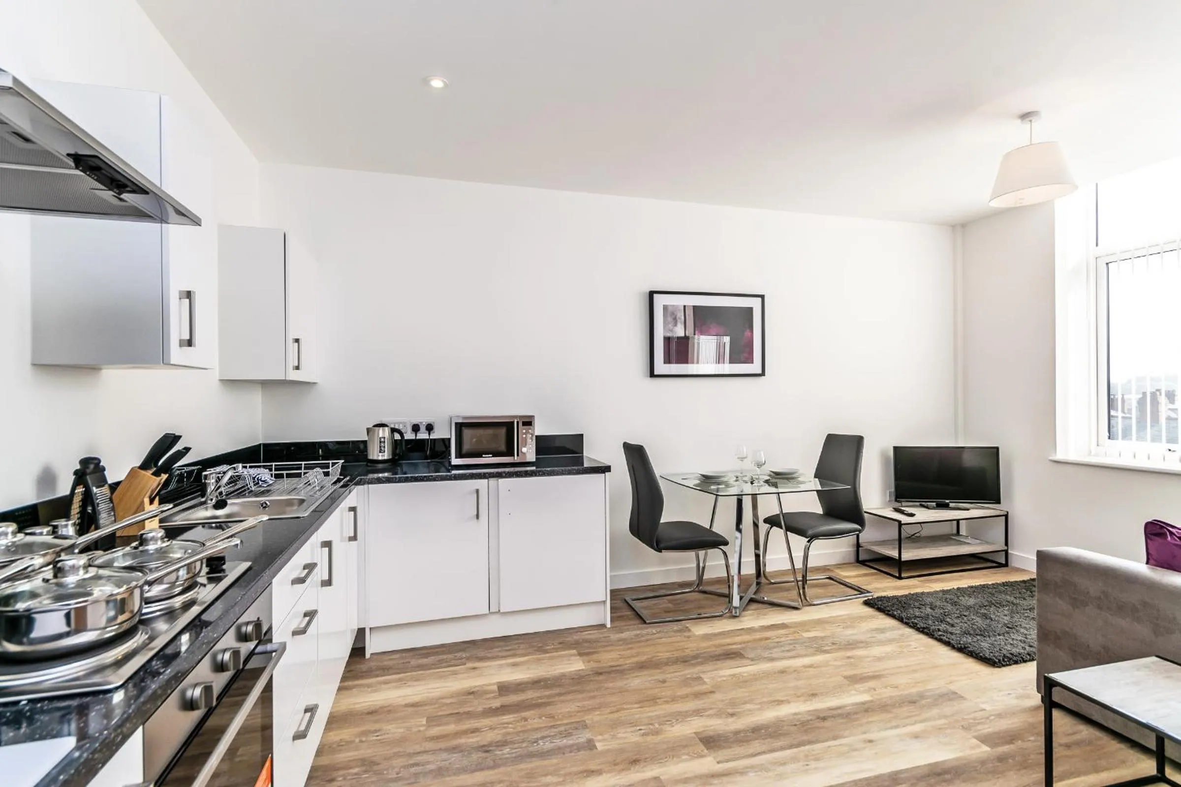 Kitchen or kitchenette in City Suites by Guestz